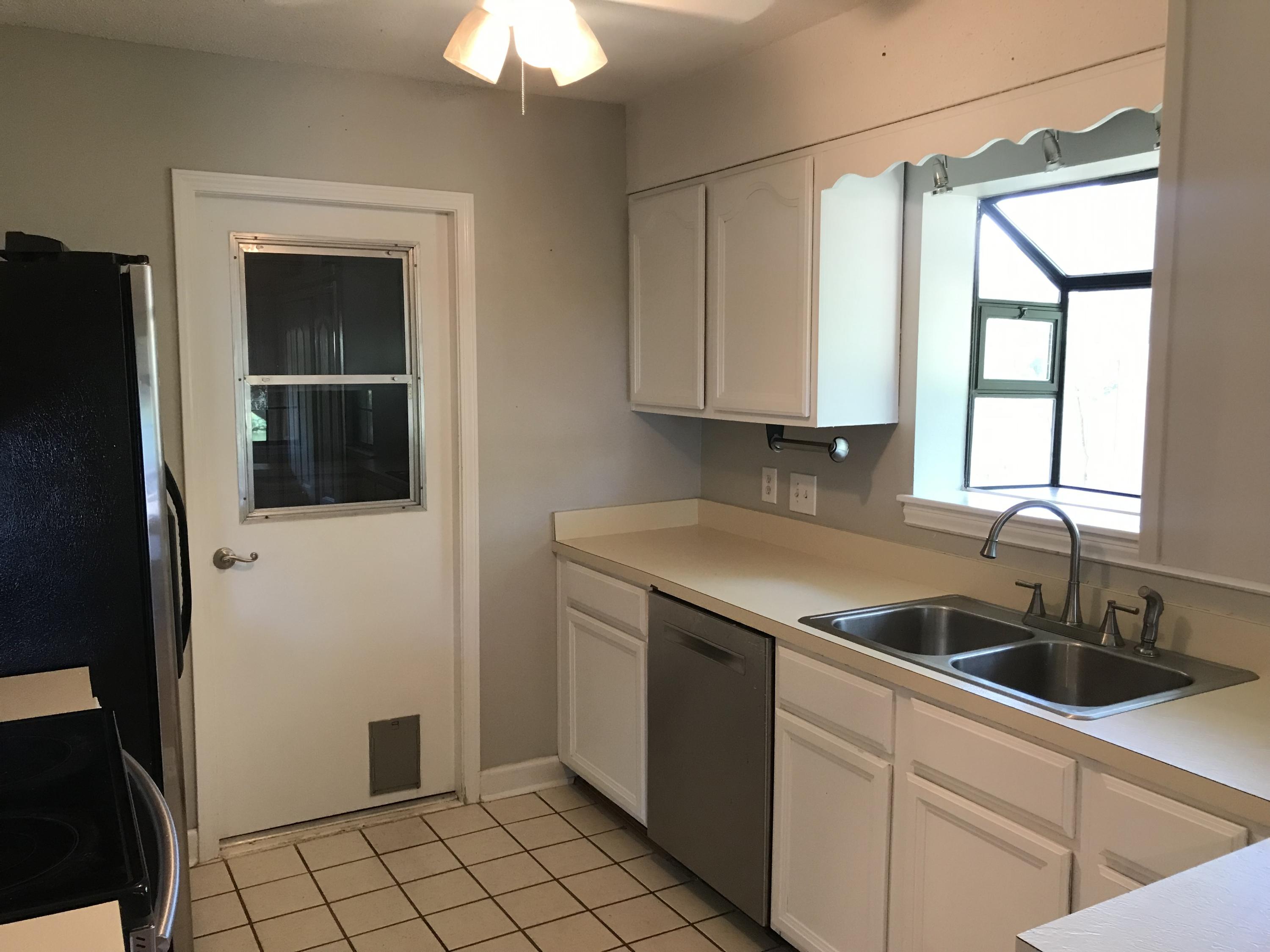 LAKESIDE VILLAGE - Residential Lease