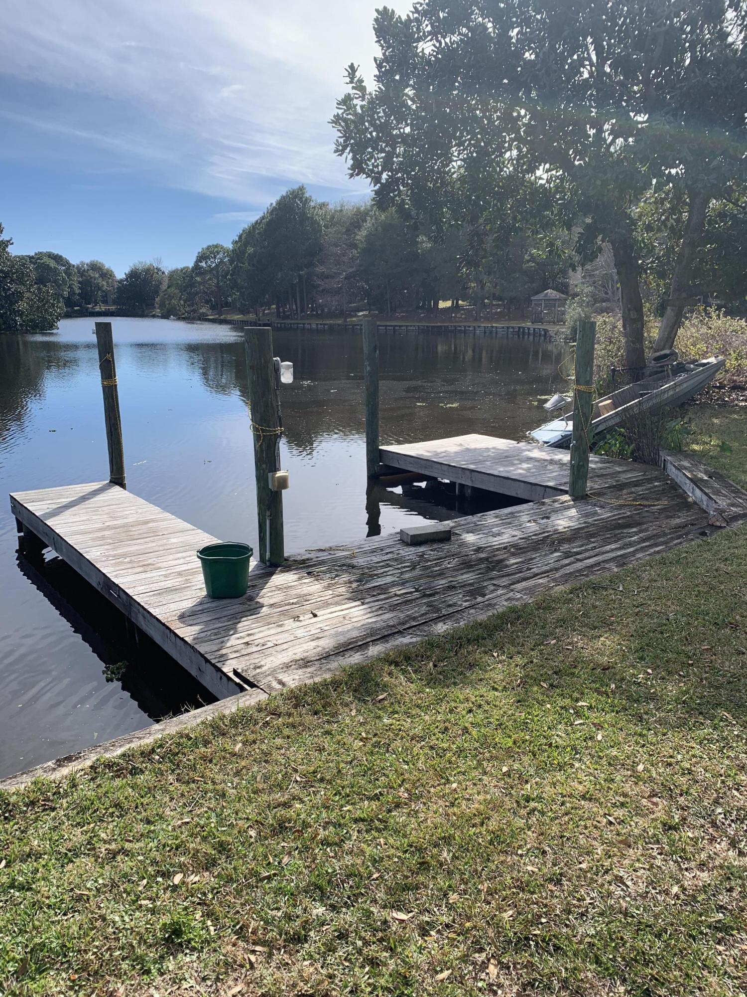 LAKESIDE VILLAGE - Residential Lease