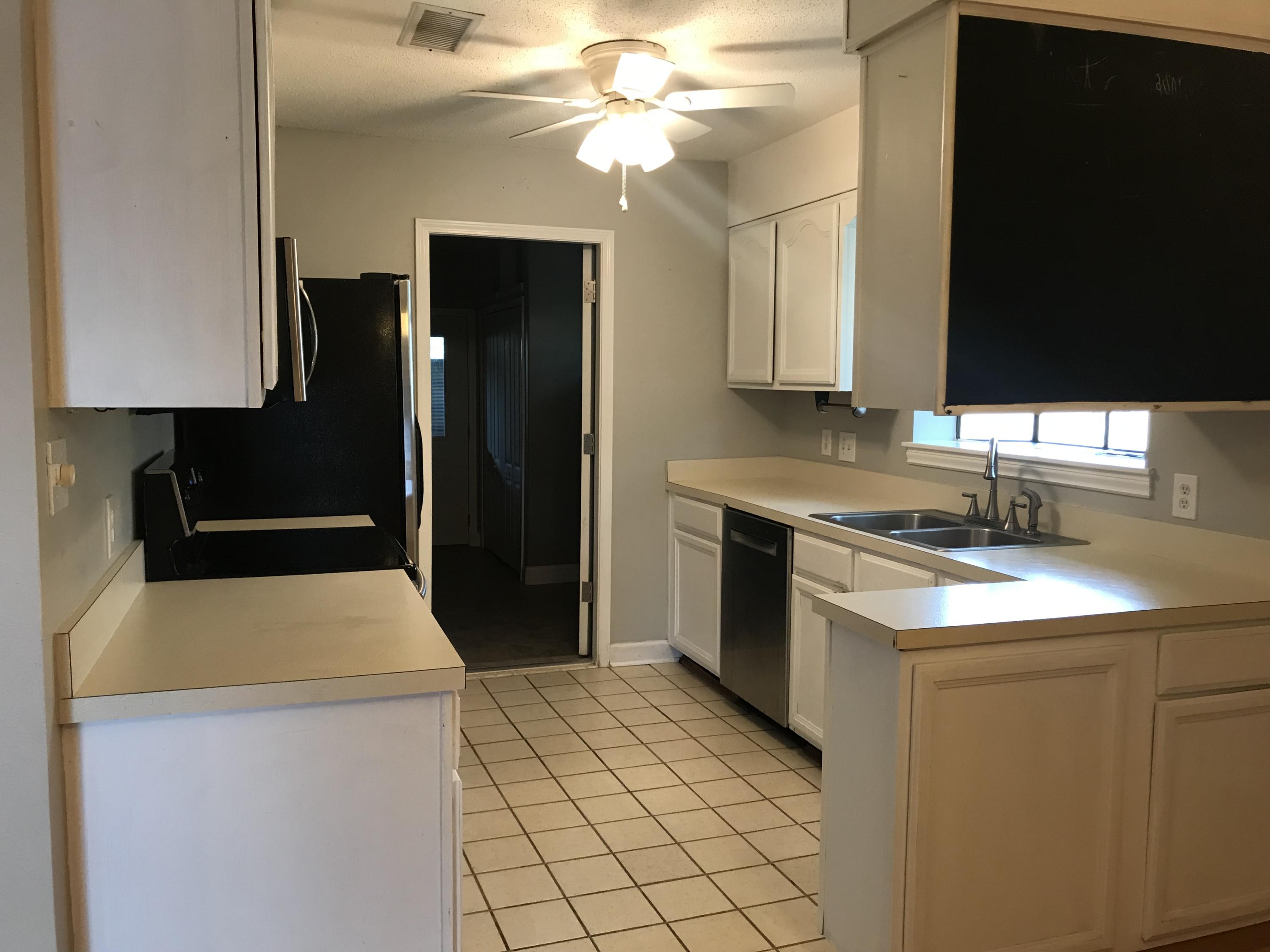 LAKESIDE VILLAGE - Residential Lease