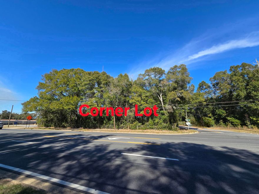BEAUTIFUL COMMERCIAL CORNER LOT IN CRESTVIEW, FL.!!! OVER HALF ACRE, WITH 150' FRONTAGE ON US HWY. 90 W. IDEALLY LOCATED AT JUST A FEW BLOCKS FROM DOWNTOWN CRESTVIEW AND THE BUSY HWY. 85 N. CONVENIENT FOR RETAIL OR OFFICE BUILDING . DON'T MISS THIS OPPORTUNITY!