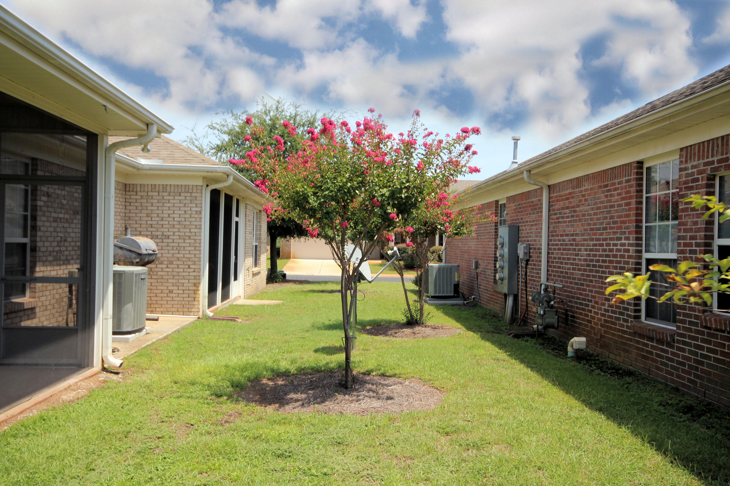 DIAMOND LAKES - Residential