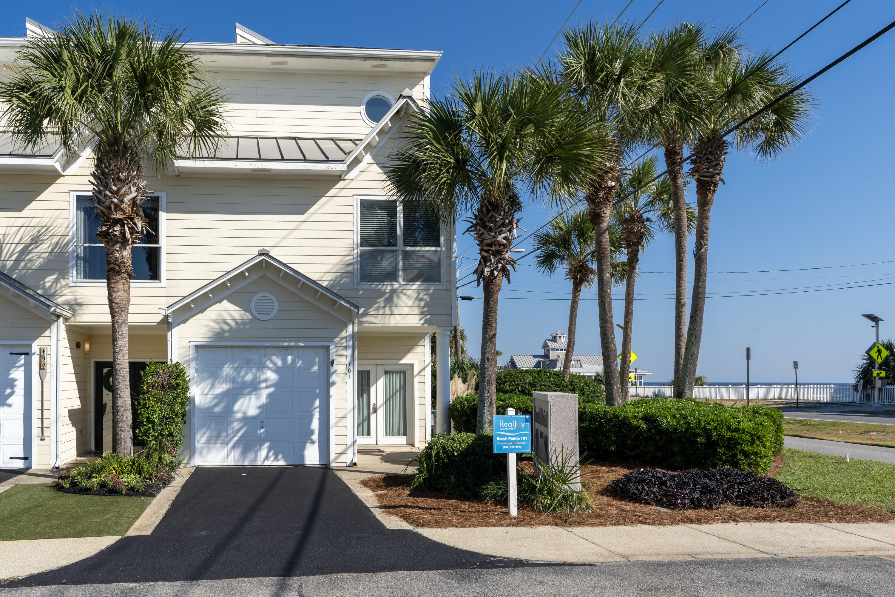 BEACH POINTE T/H - Residential