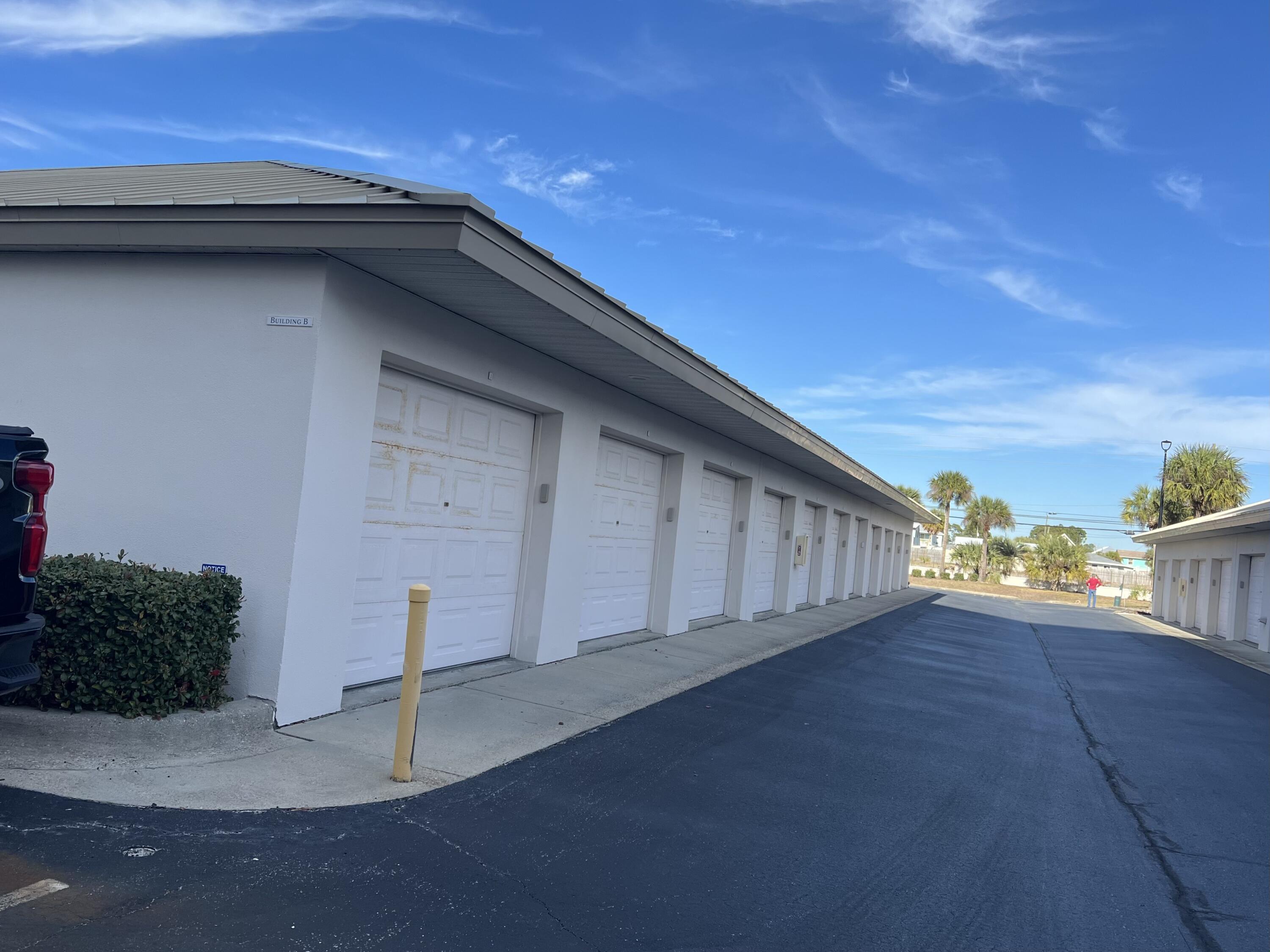 SUMMERWINDS - Residential