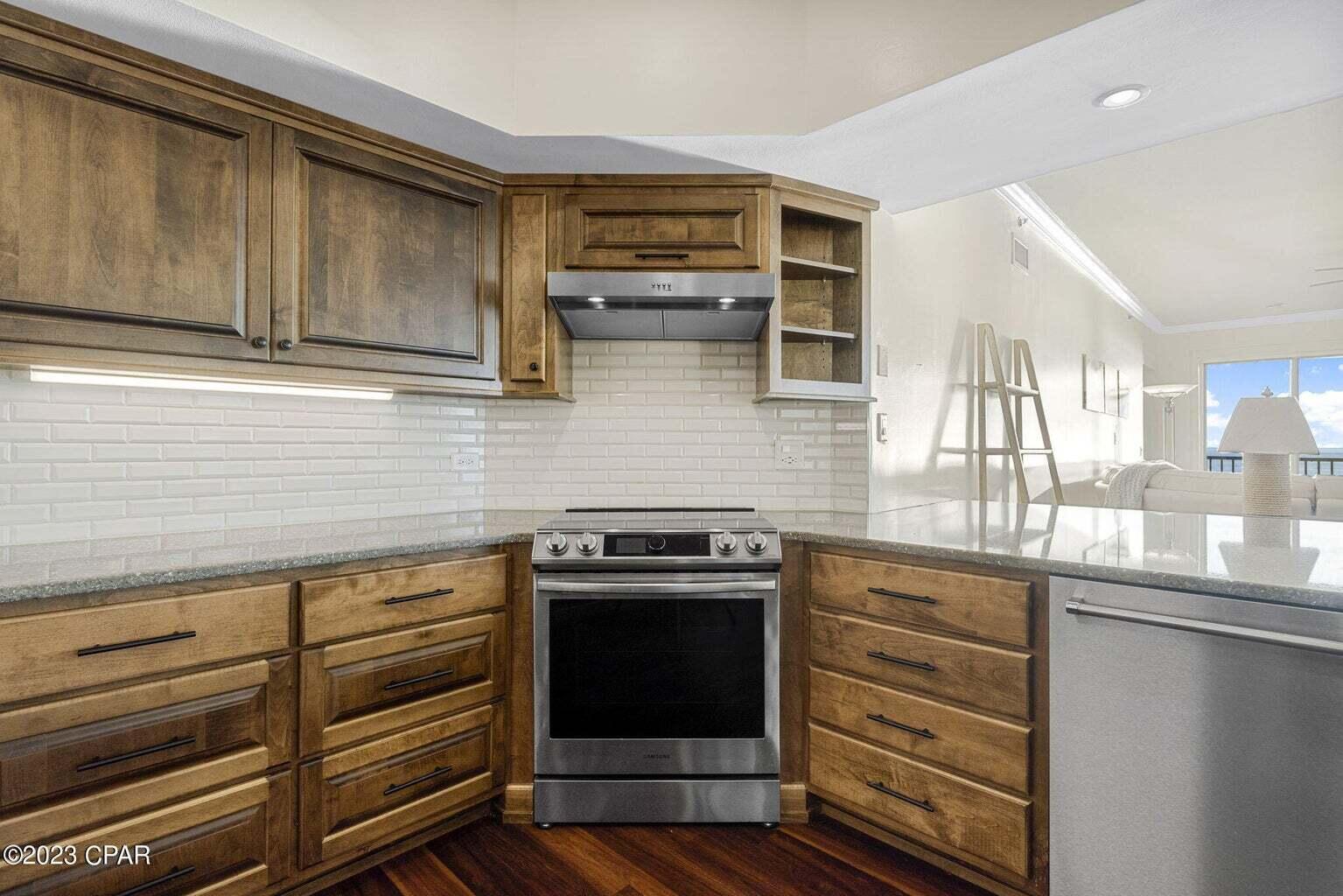 SUMMERWINDS - Residential