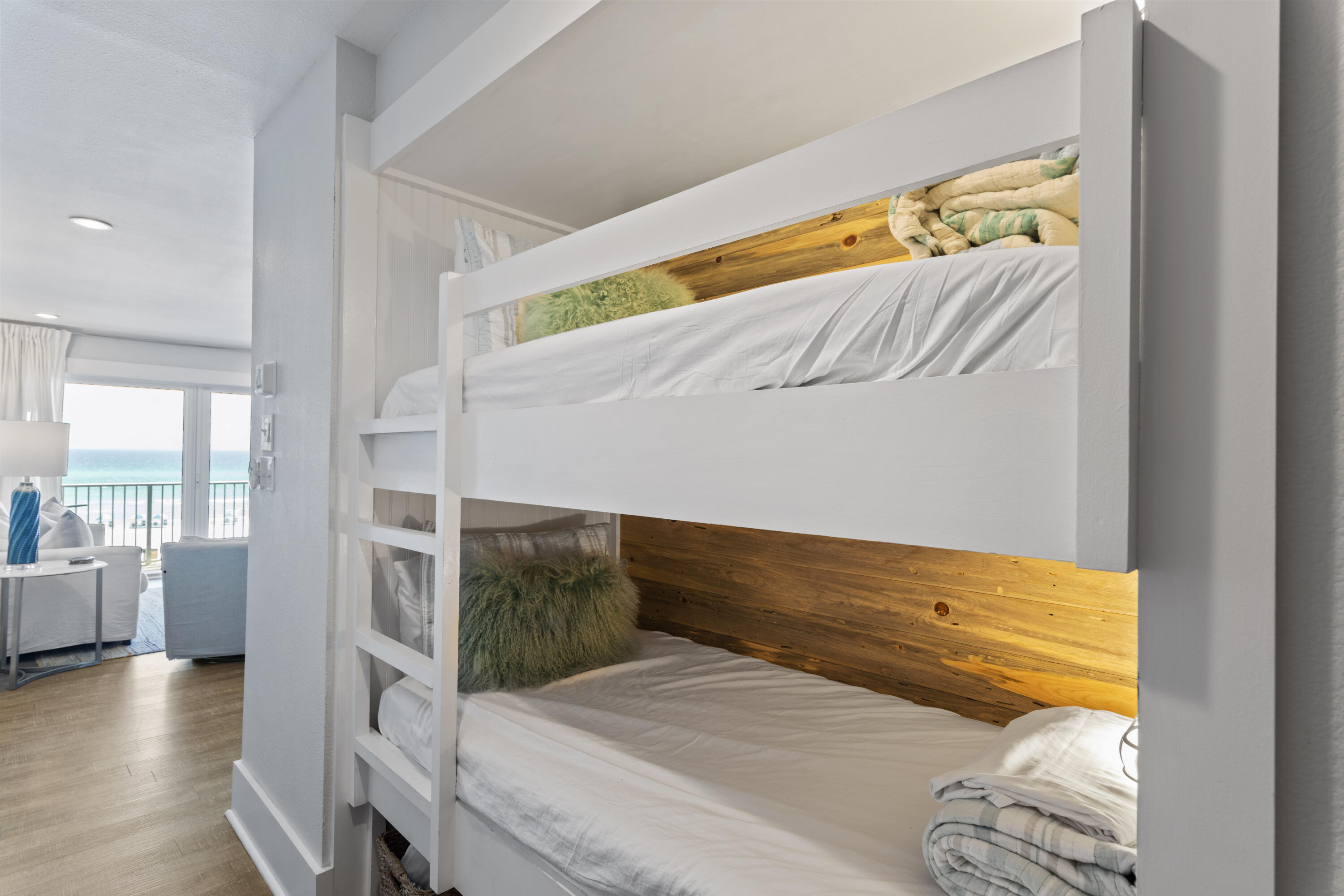 COMMODORE'S RETREAT LIMITED CONDO - Residential