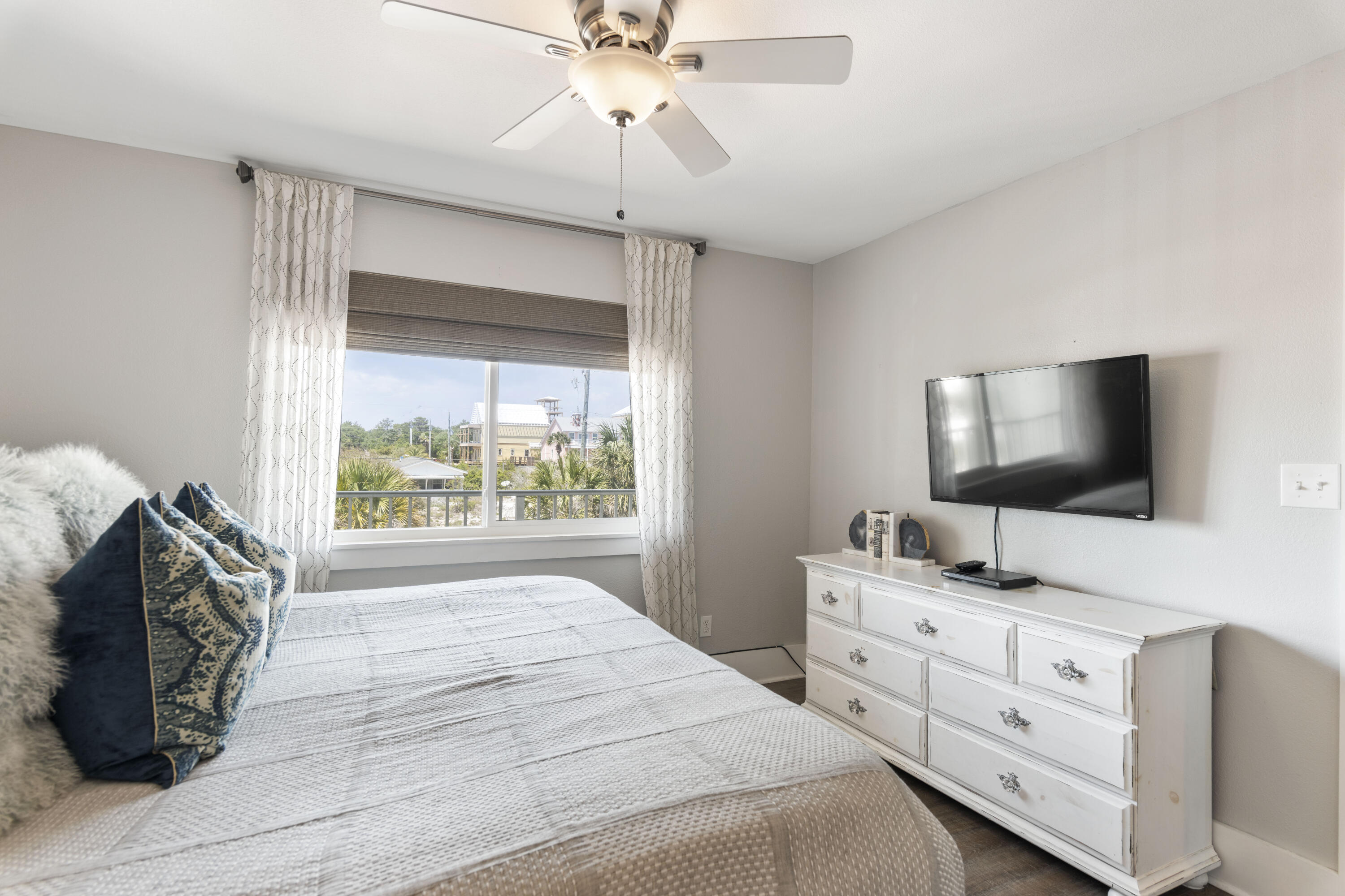 COMMODORE'S RETREAT LIMITED CONDO - Residential