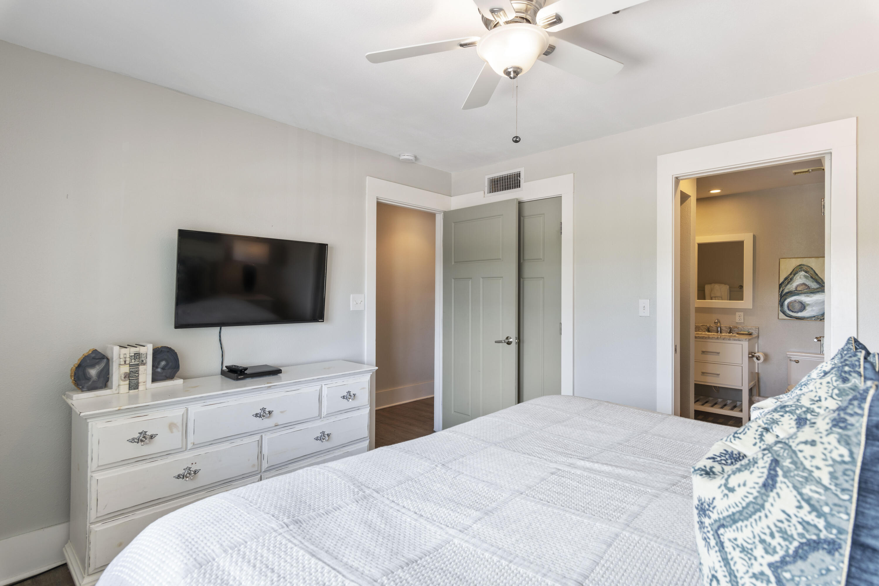 COMMODORE'S RETREAT LIMITED CONDO - Residential