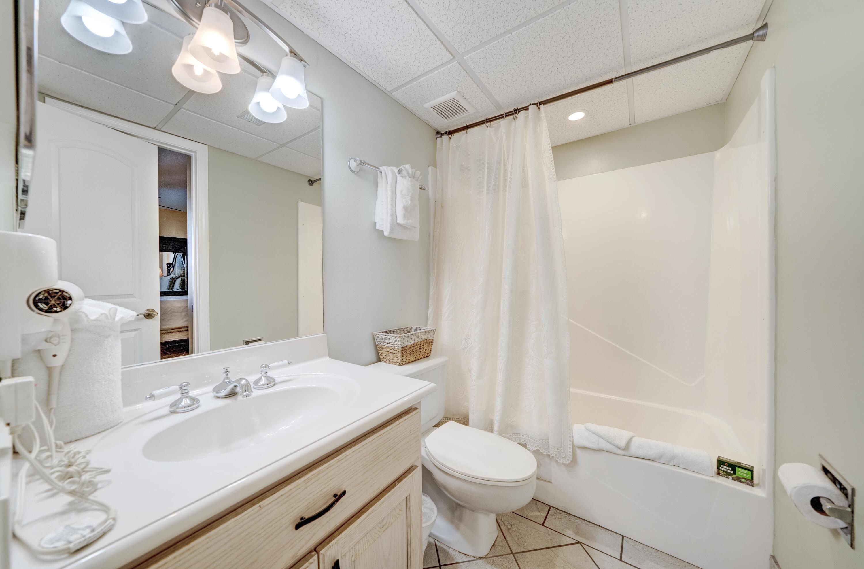 LEEWARD/WINDWARD CONDO - Residential