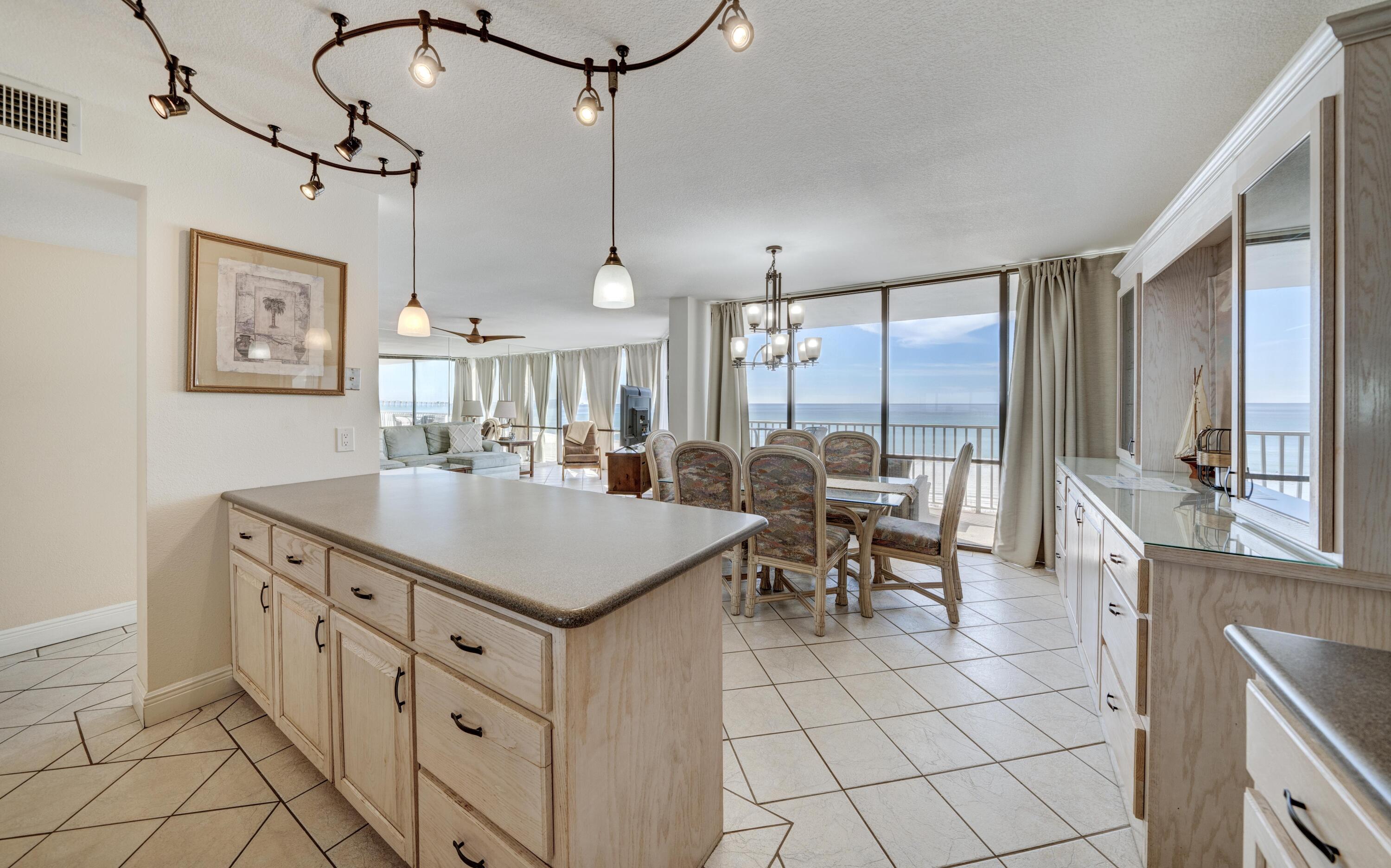 LEEWARD/WINDWARD CONDO - Residential