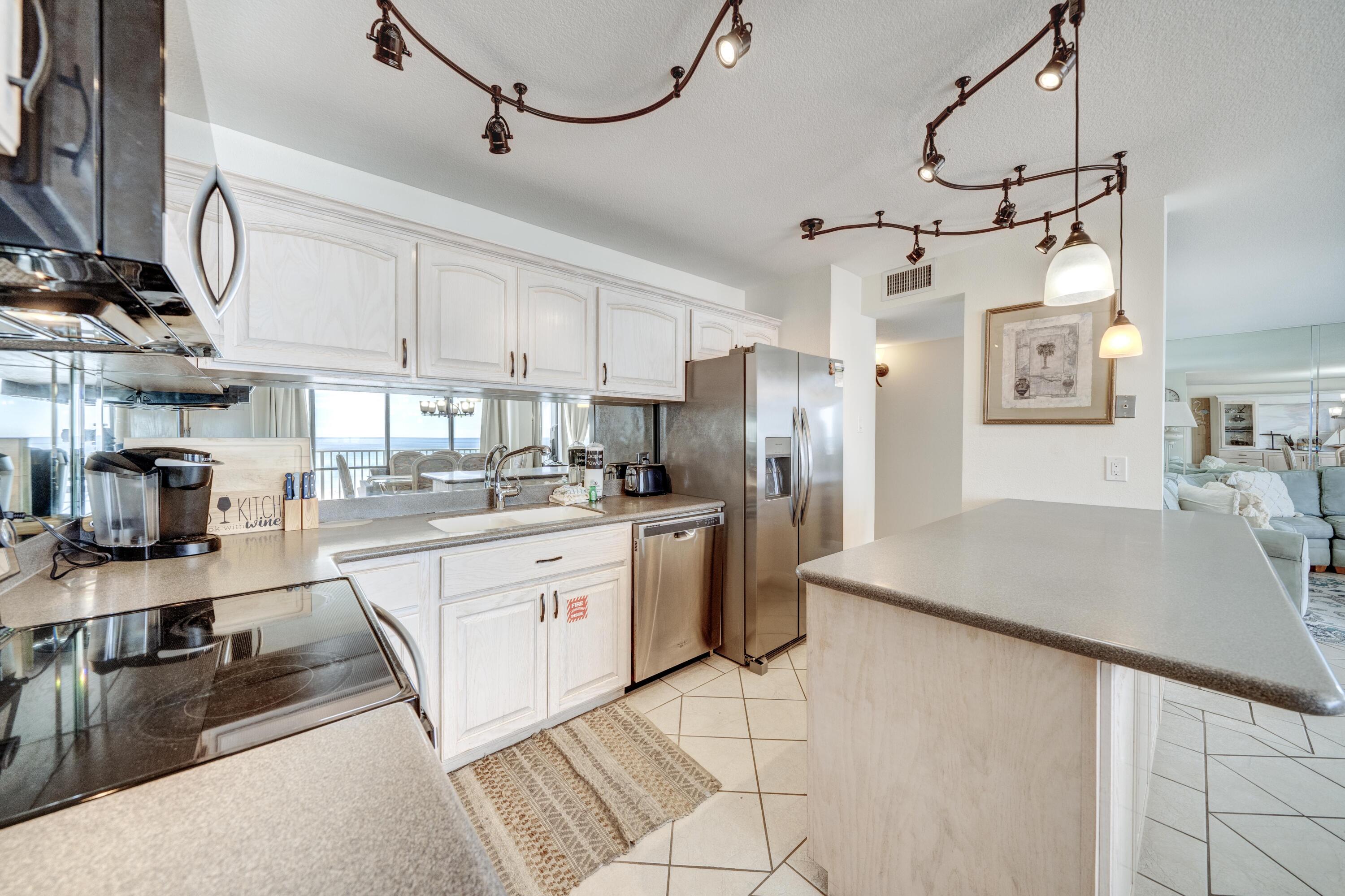 LEEWARD/WINDWARD CONDO - Residential