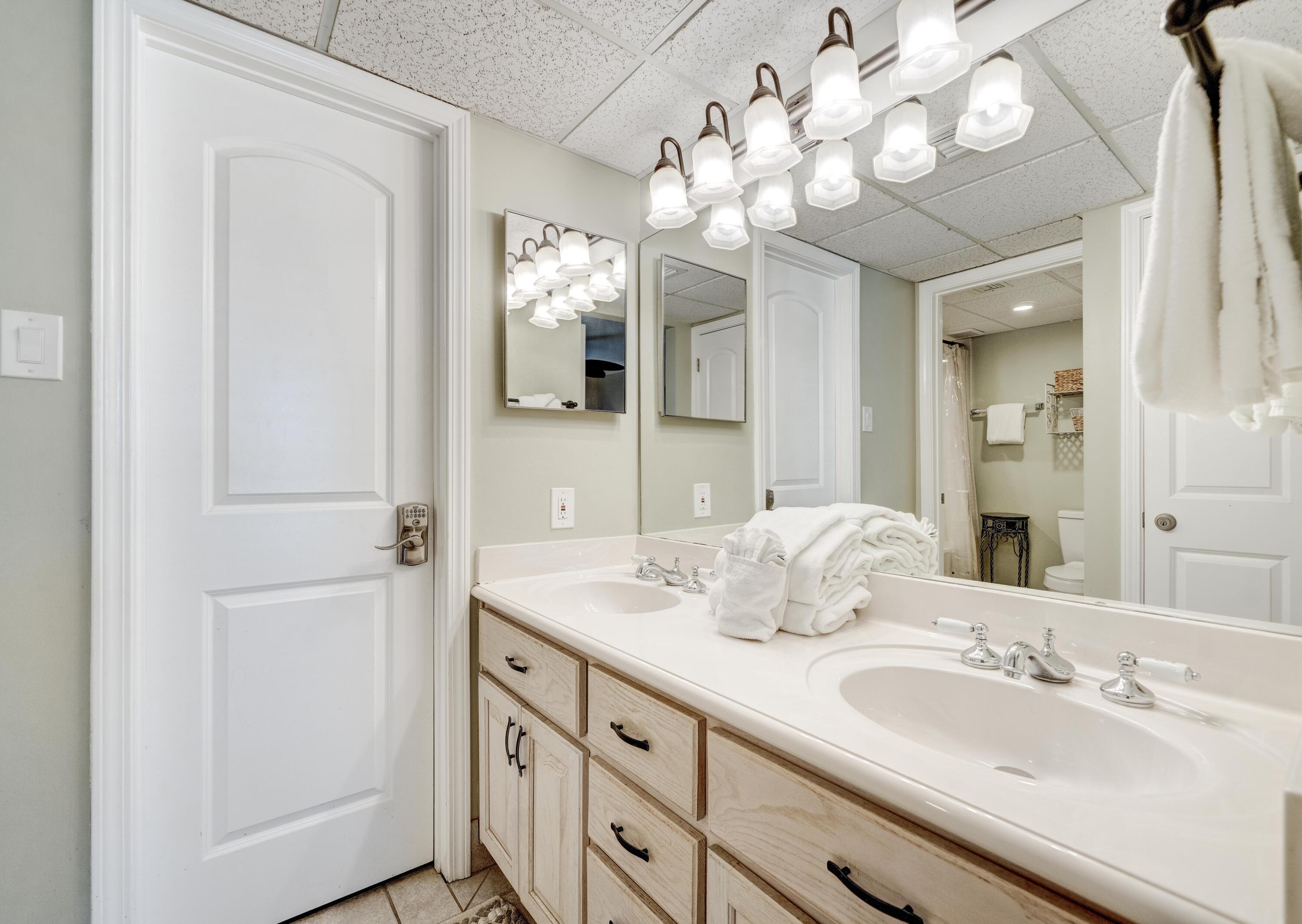 LEEWARD/WINDWARD CONDO - Residential