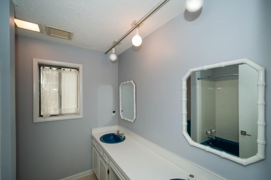 TURQUOISE BEACH - Residential