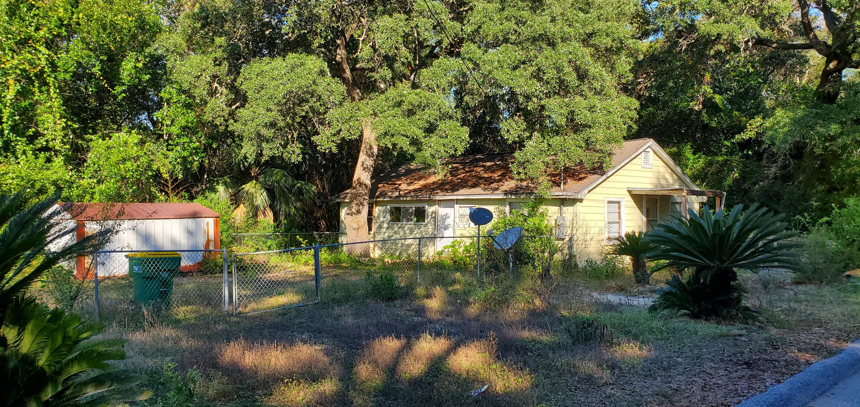 S Cedar - Residential