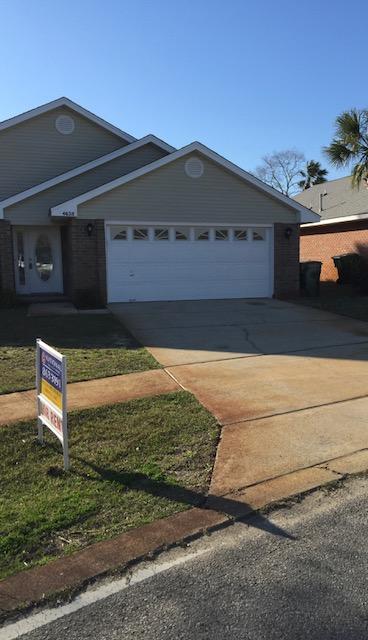 Beautiful 3 bedroom 2 bath home. Kitchen with breakfast nook opens to family room, inside laundry room. Community pool.
