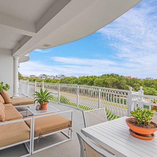ALEXANDER AT PALM COURT - Residential