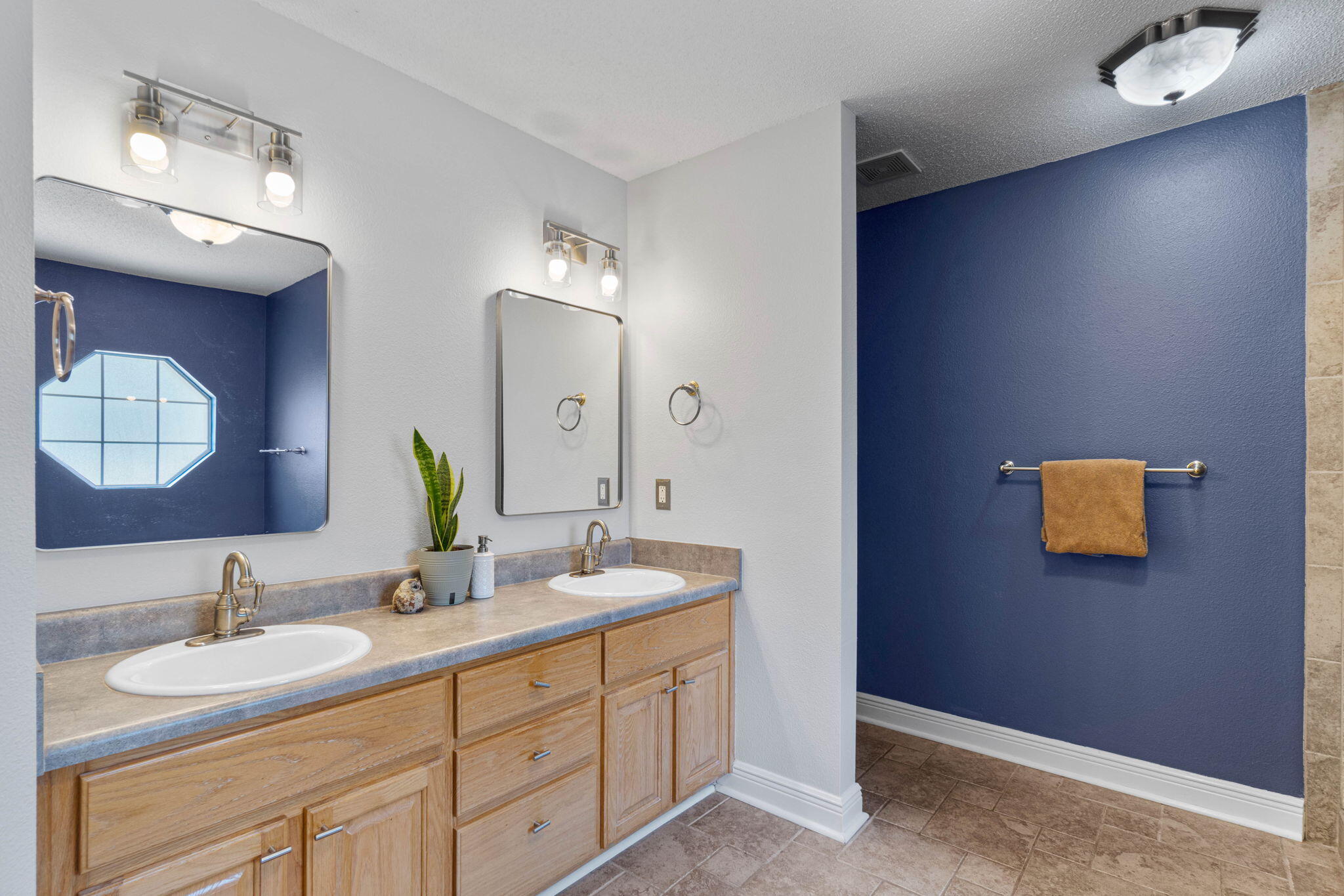 GARDENBROOK - Residential