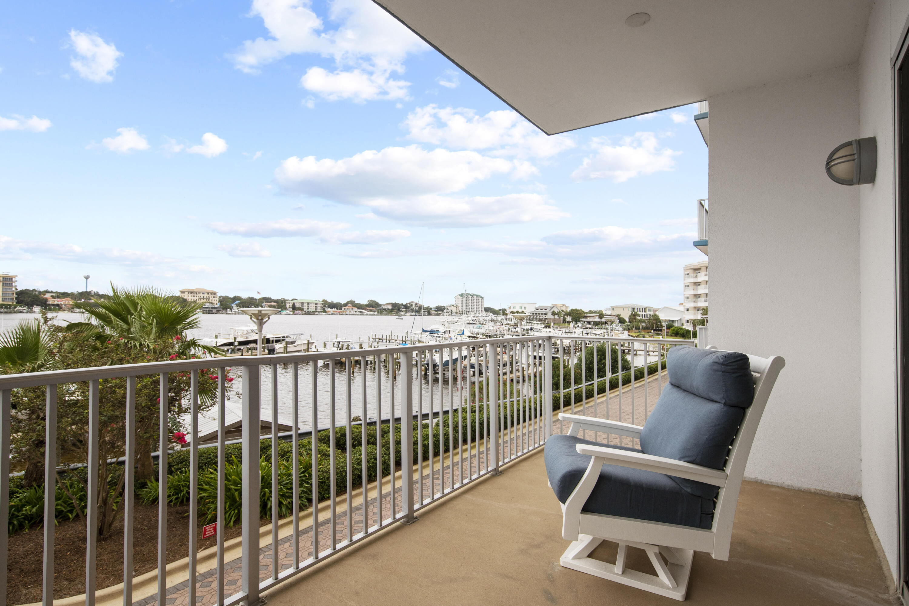 HARBOR LIGHTS - Residential