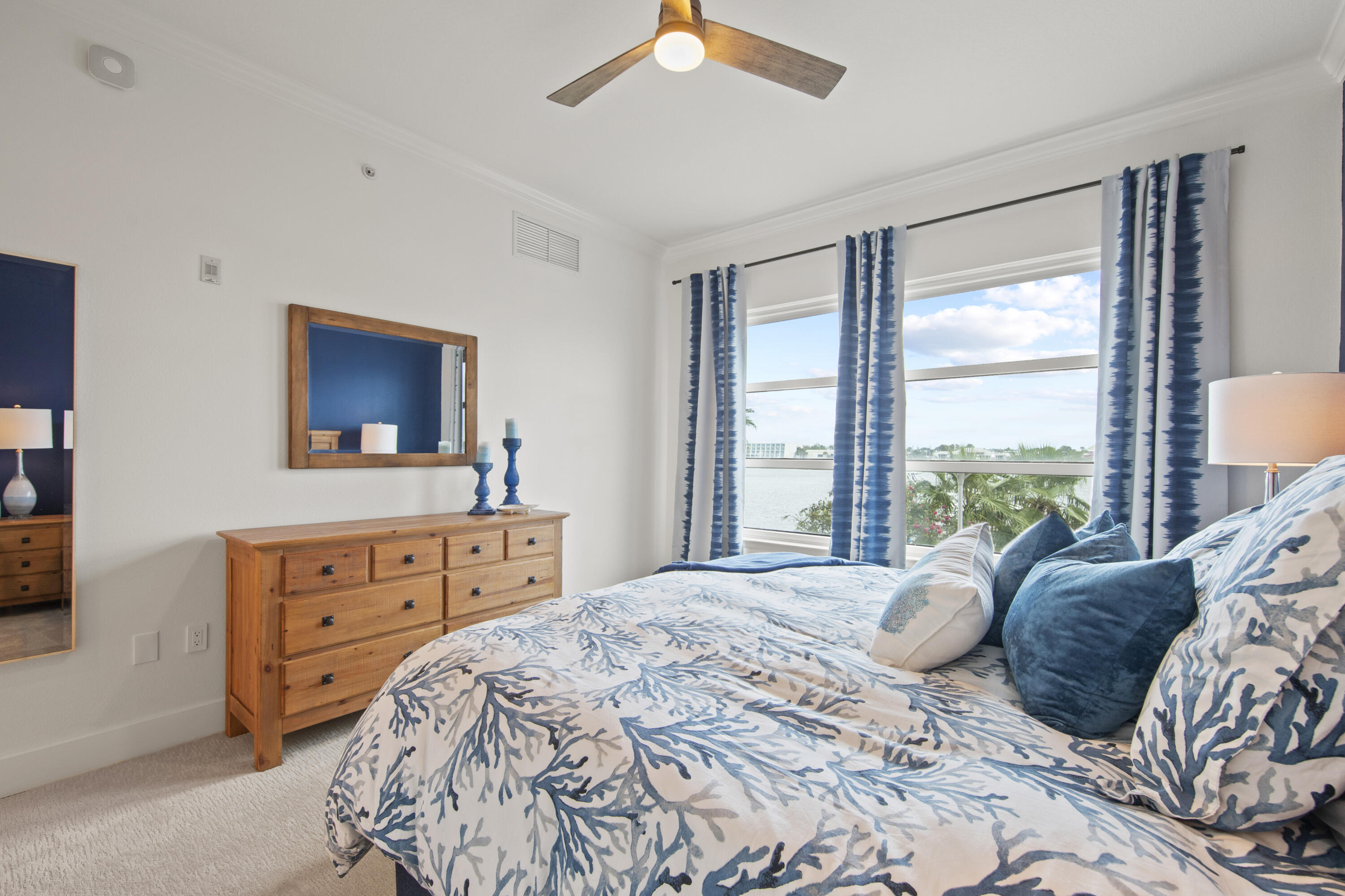 HARBOR LIGHTS - Residential