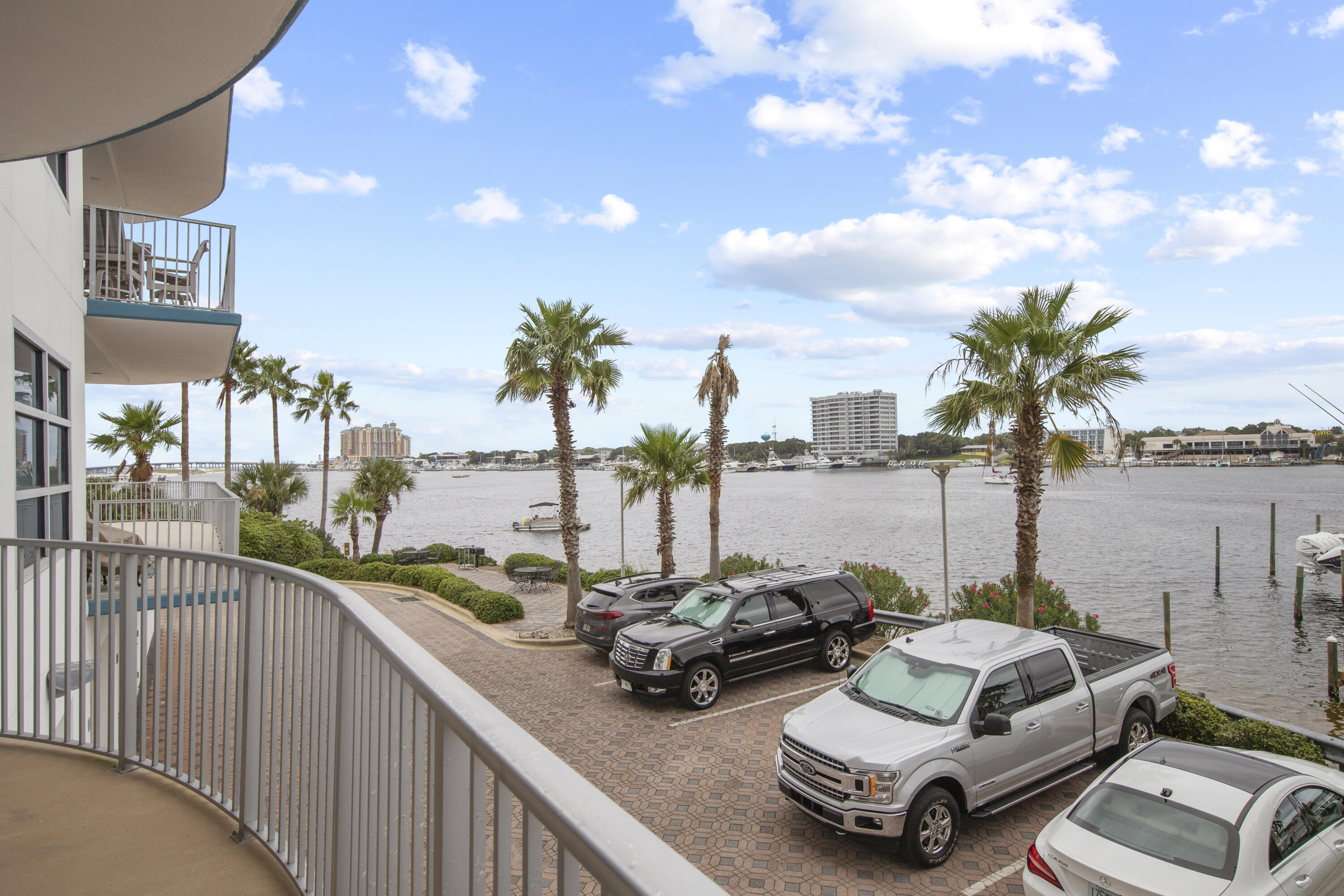 HARBOR LIGHTS - Residential