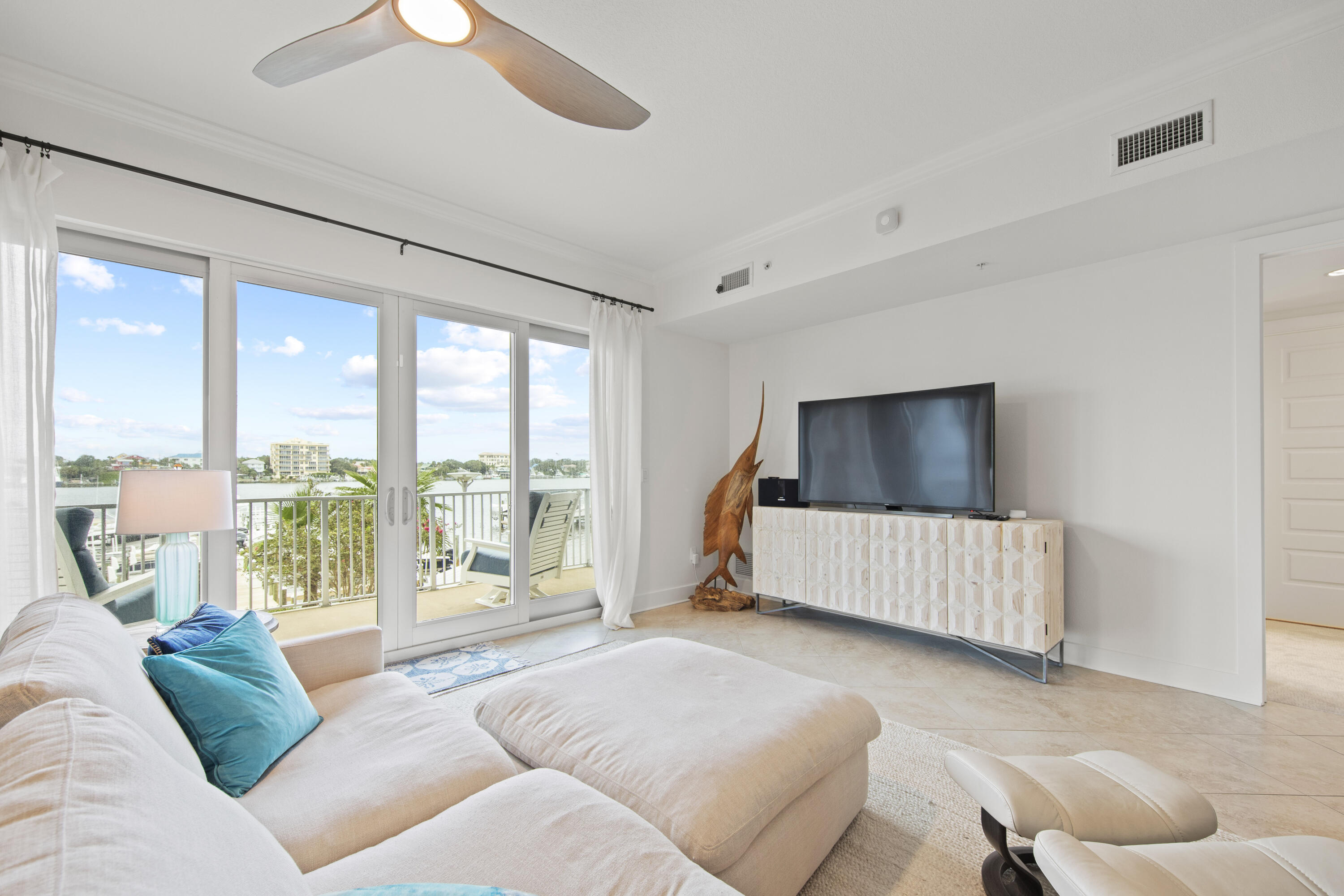 HARBOR LIGHTS - Residential