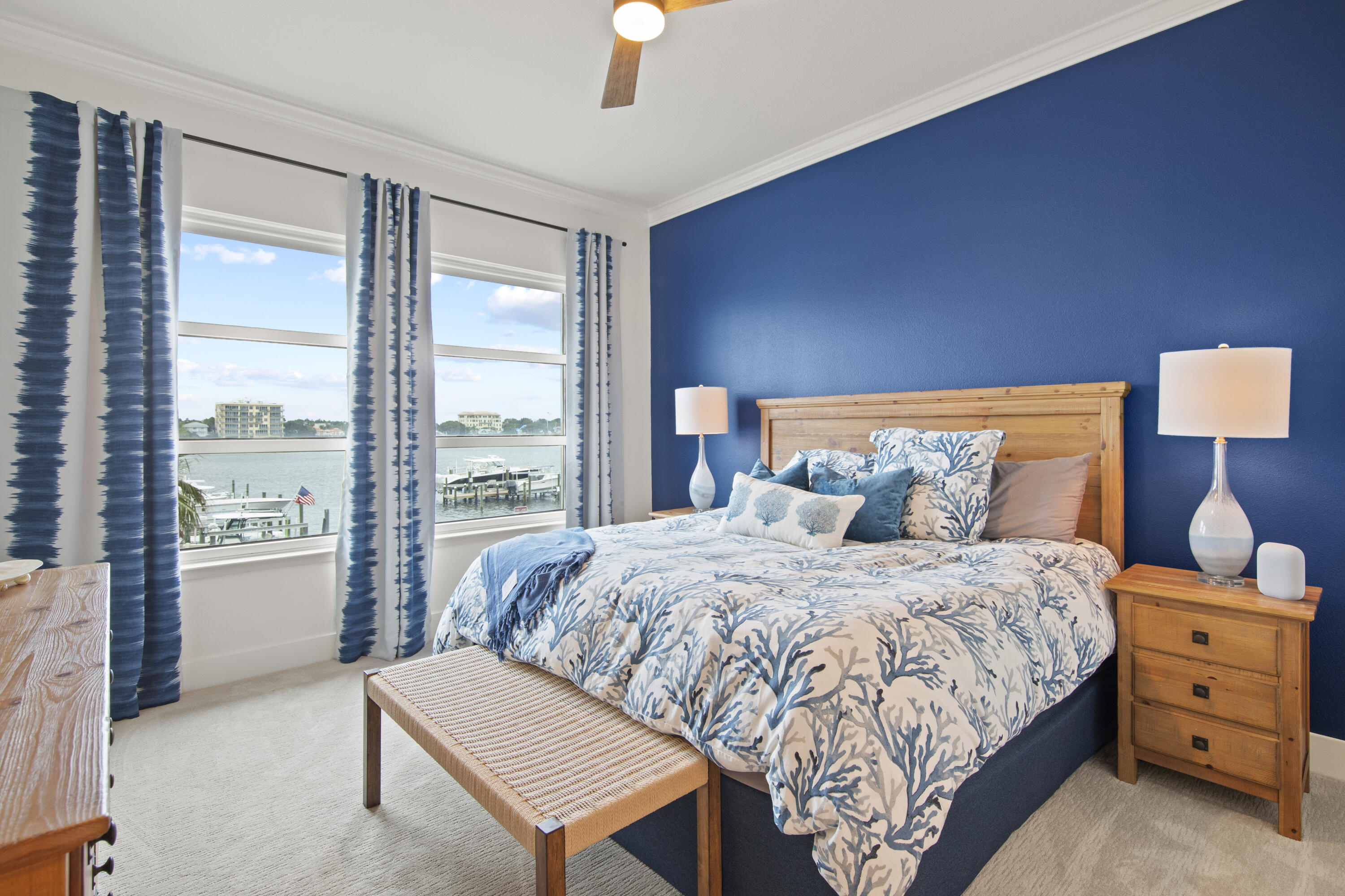 HARBOR LIGHTS - Residential