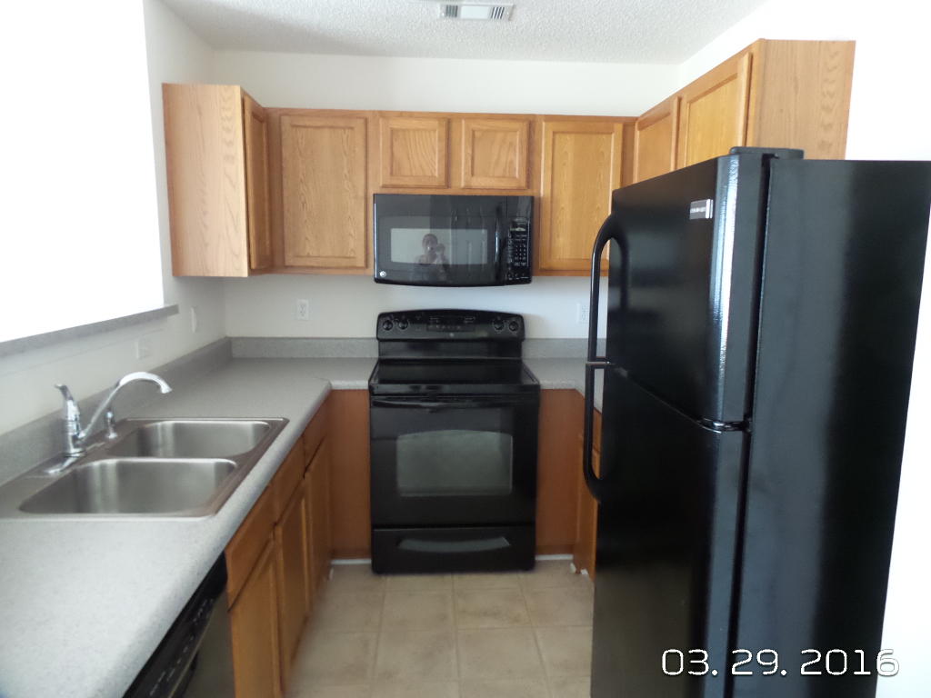 ROLLING PINES - Residential Lease