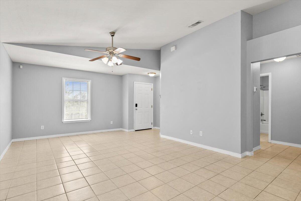 AUTUMN TRACE @ HARVEST VILLAGEPHASE II LOT 18 BLK A AS DESIN OR 4478 PG 1852 - Residential Lease