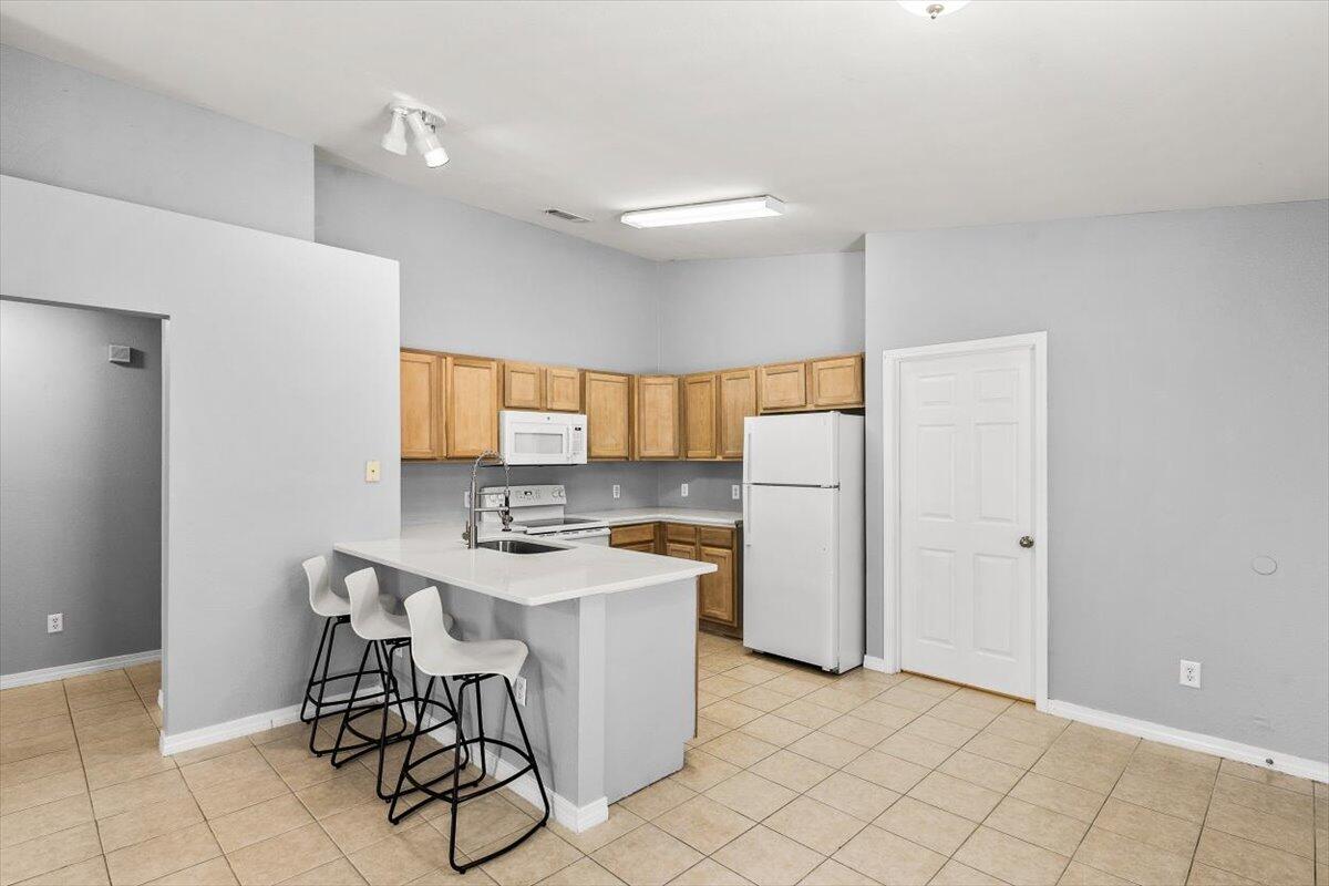 2 bed, 2 full bath Duplex located in Navarre. This home is vacant and ready to go! This unit is PET FRIENDLY and comes with a WASHER and DRYER. Only 20 minutes to Hurlburt Field, 15 minutes to Navarre Beach! $1750 per month, 1 year lease. Credit Check and Background check required. Go to MySpenceProperties.com to APPLY!