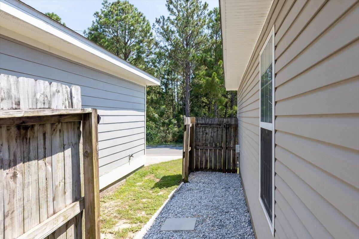 AUTUMN TRACE @ HARVEST VILLAGEPHASE II LOT 18 BLK A AS DESIN OR 4478 PG 1852 - Residential Lease