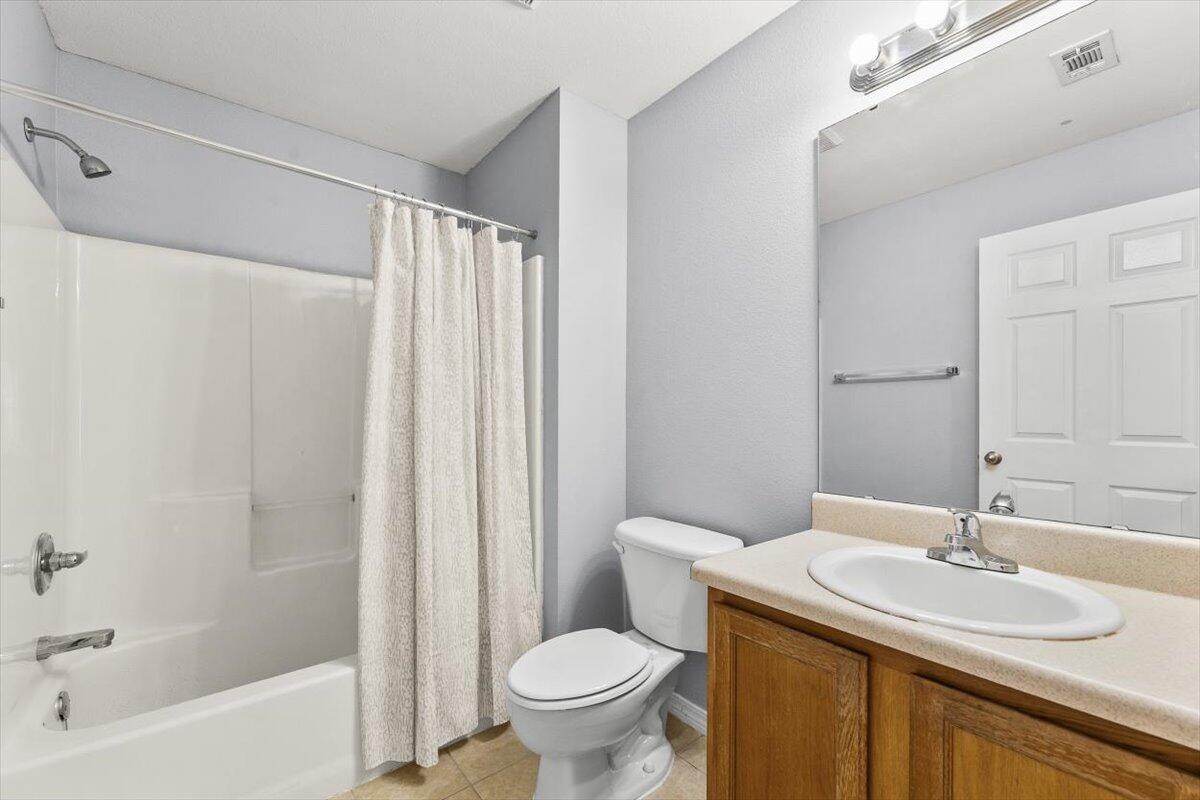 AUTUMN TRACE @ HARVEST VILLAGEPHASE II LOT 18 BLK A AS DESIN OR 4478 PG 1852 - Residential Lease