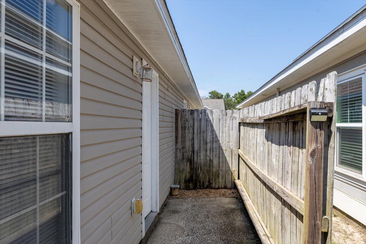 AUTUMN TRACE @ HARVEST VILLAGEPHASE II LOT 18 BLK A AS DESIN OR 4478 PG 1852 - Residential Lease