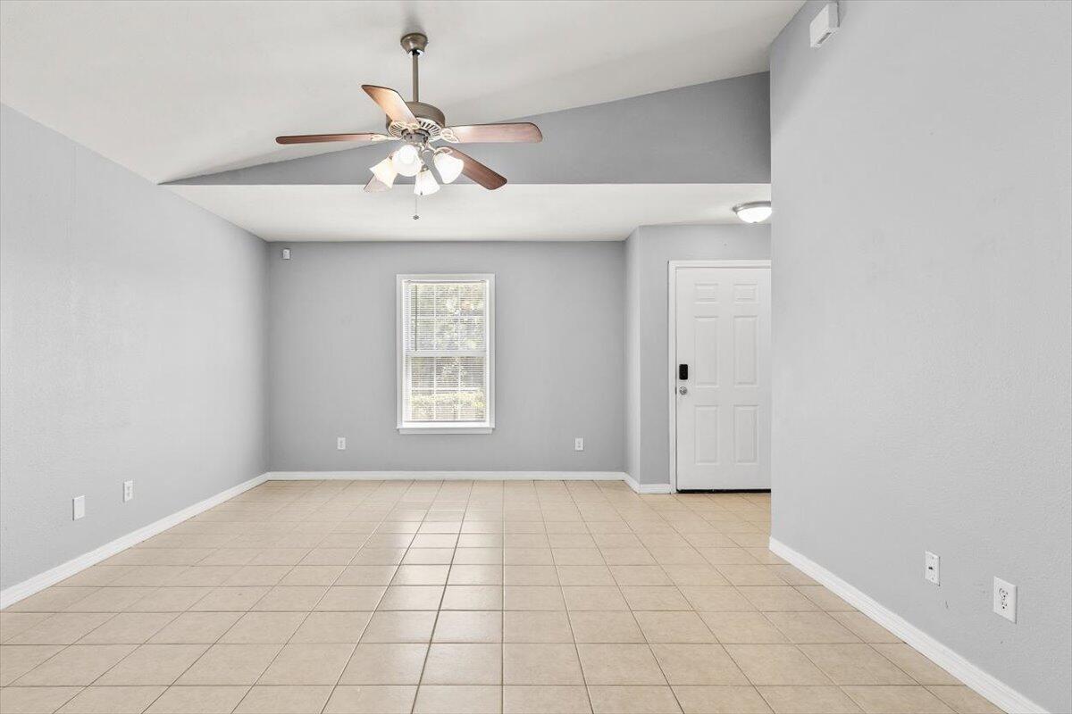 AUTUMN TRACE @ HARVEST VILLAGEPHASE II LOT 18 BLK A AS DESIN OR 4478 PG 1852 - Residential Lease