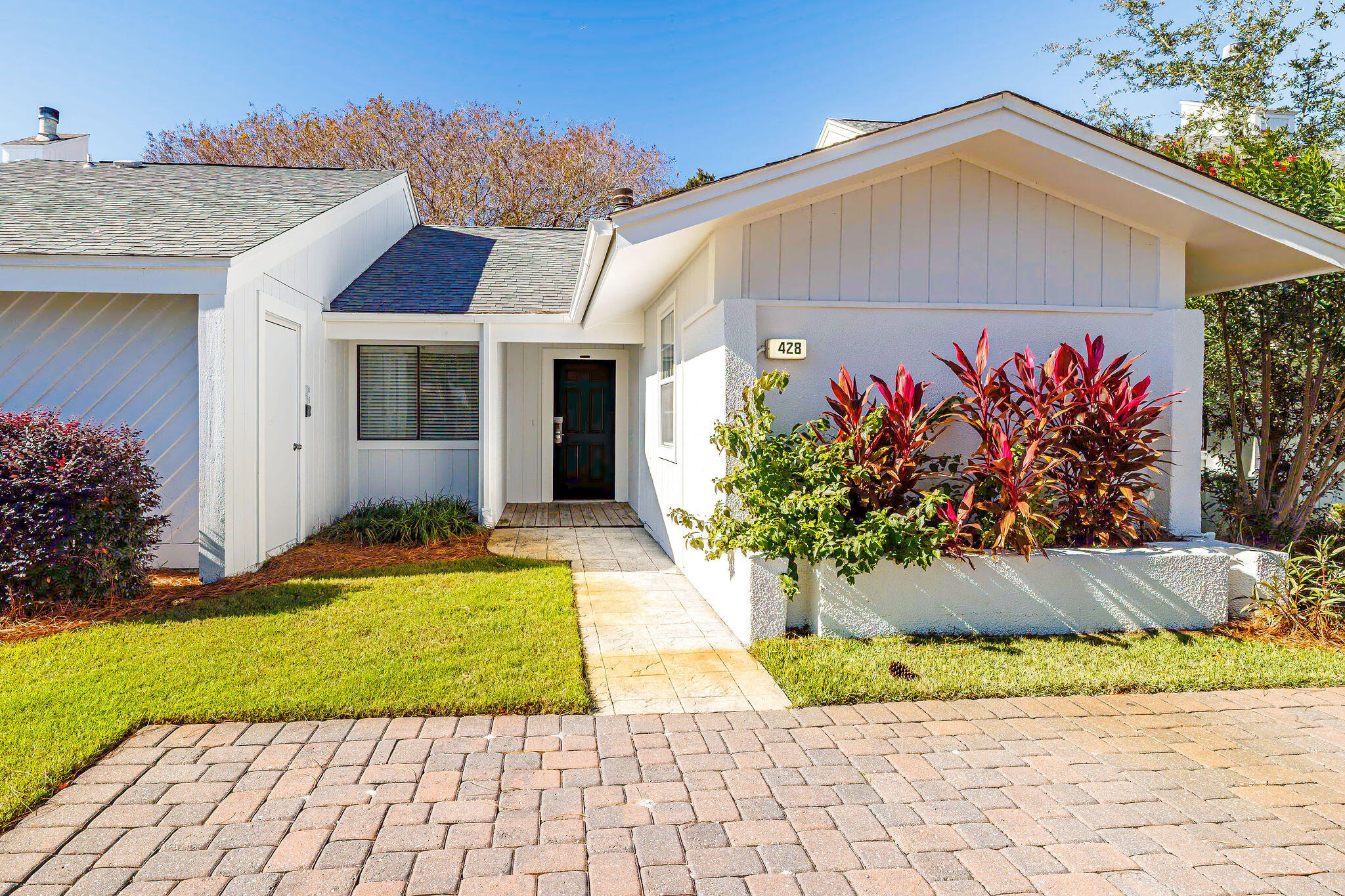 This fully remodeled 3-bedroom single-family home borders the Links Golf Course, affording expansive views north and west to the Choctawhatchee Bay. The home is turn key, fully furnished with new appliances as well as a new HVAC unit and hot water heater. This primary, vacation or investment property can be rented short term and is subject to future bookings.