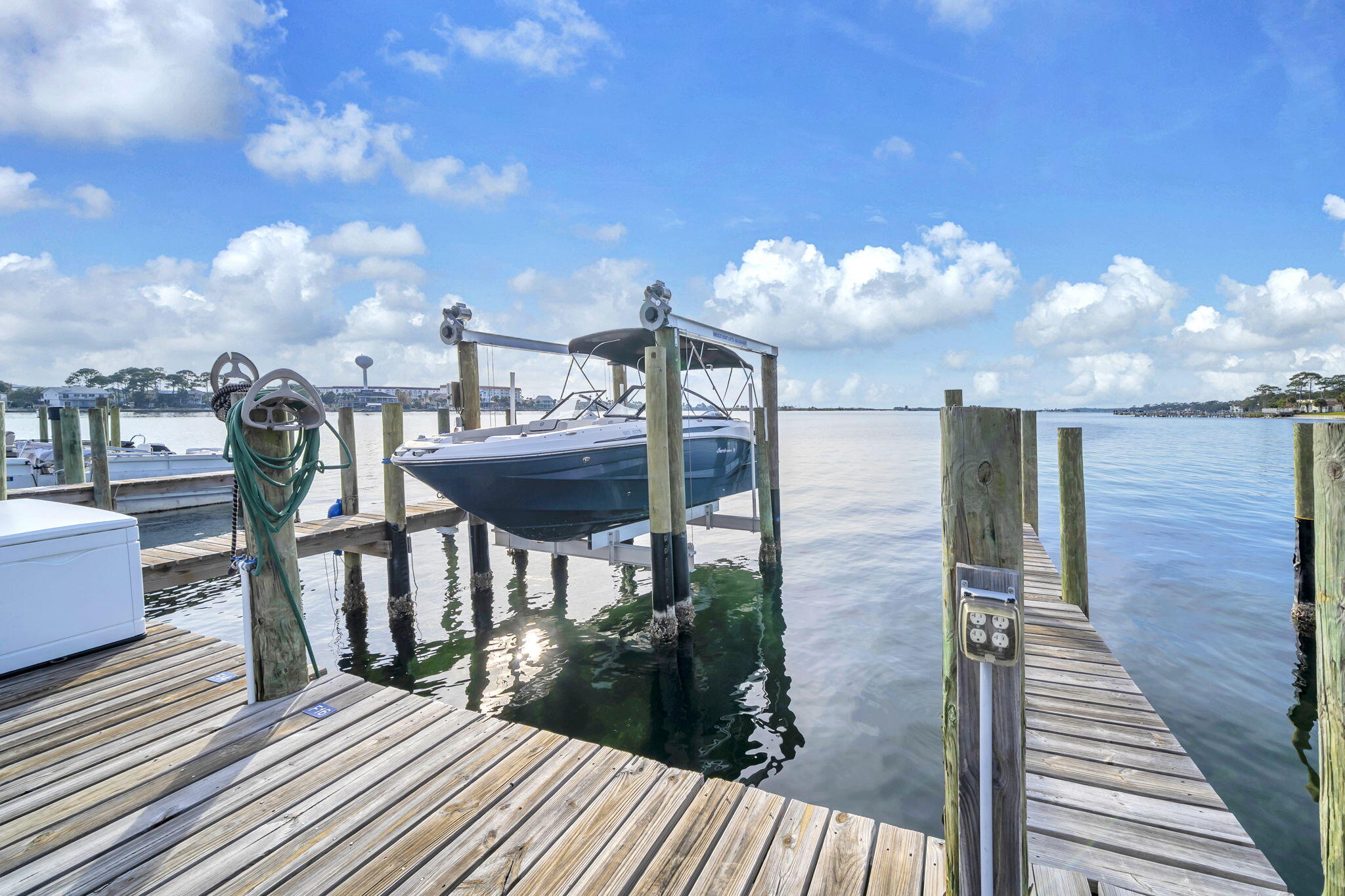 PIRATES BAY PH 1 - Residential