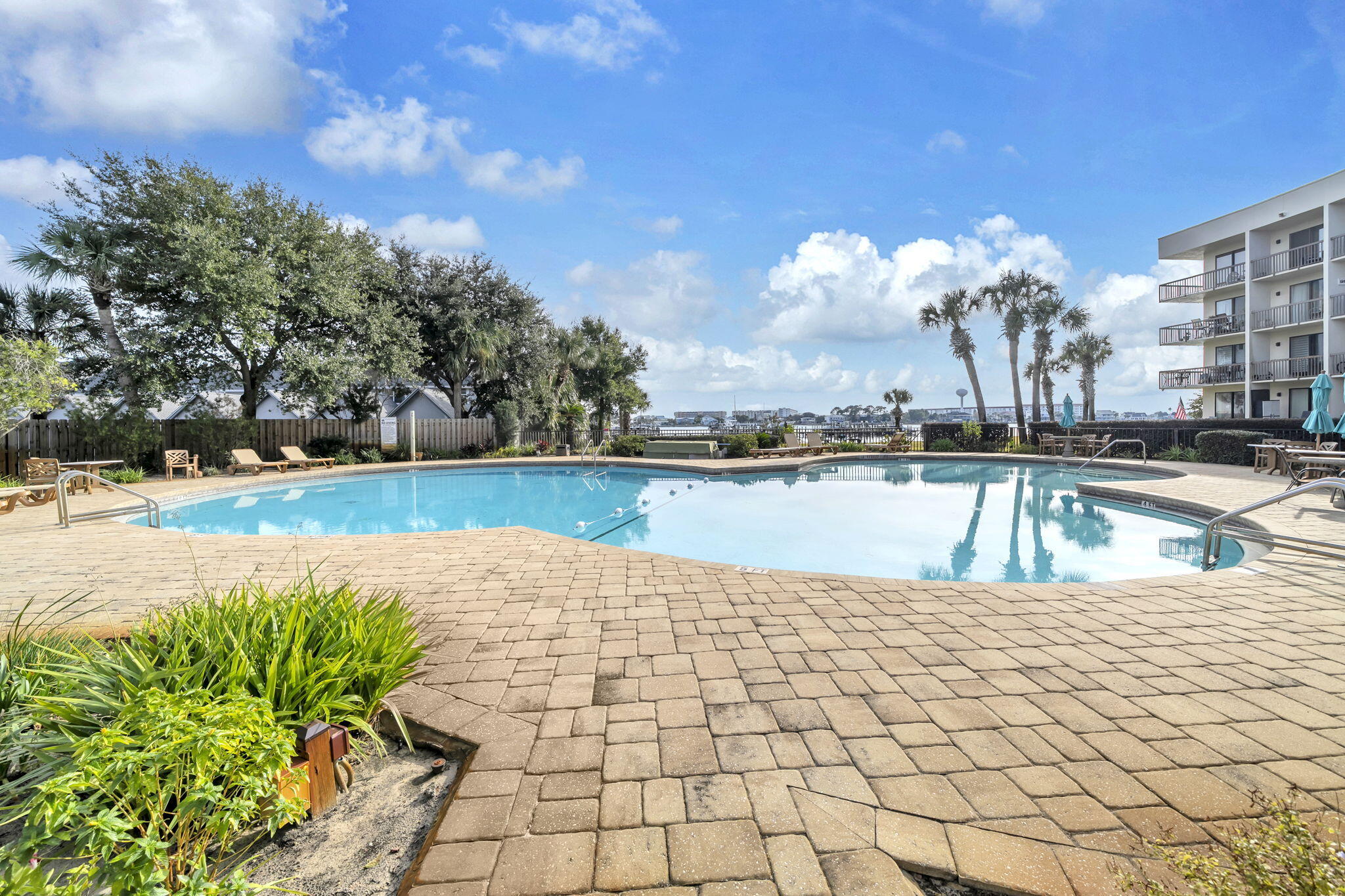 PIRATES BAY PH 1 - Residential