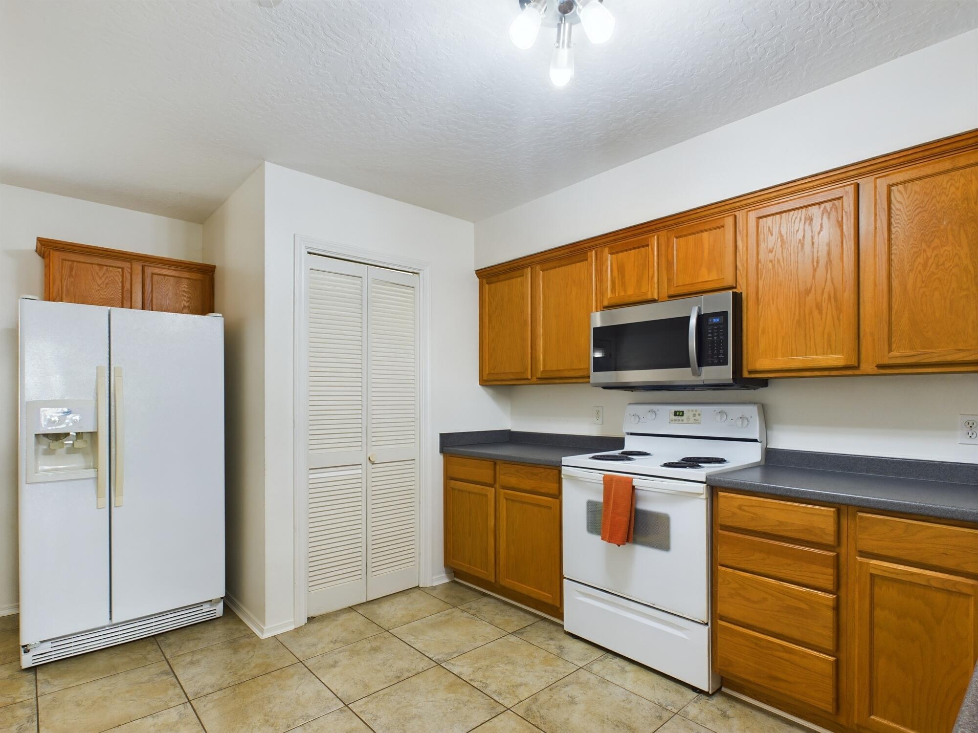 SHAY LIN TOWNHOMES - Residential