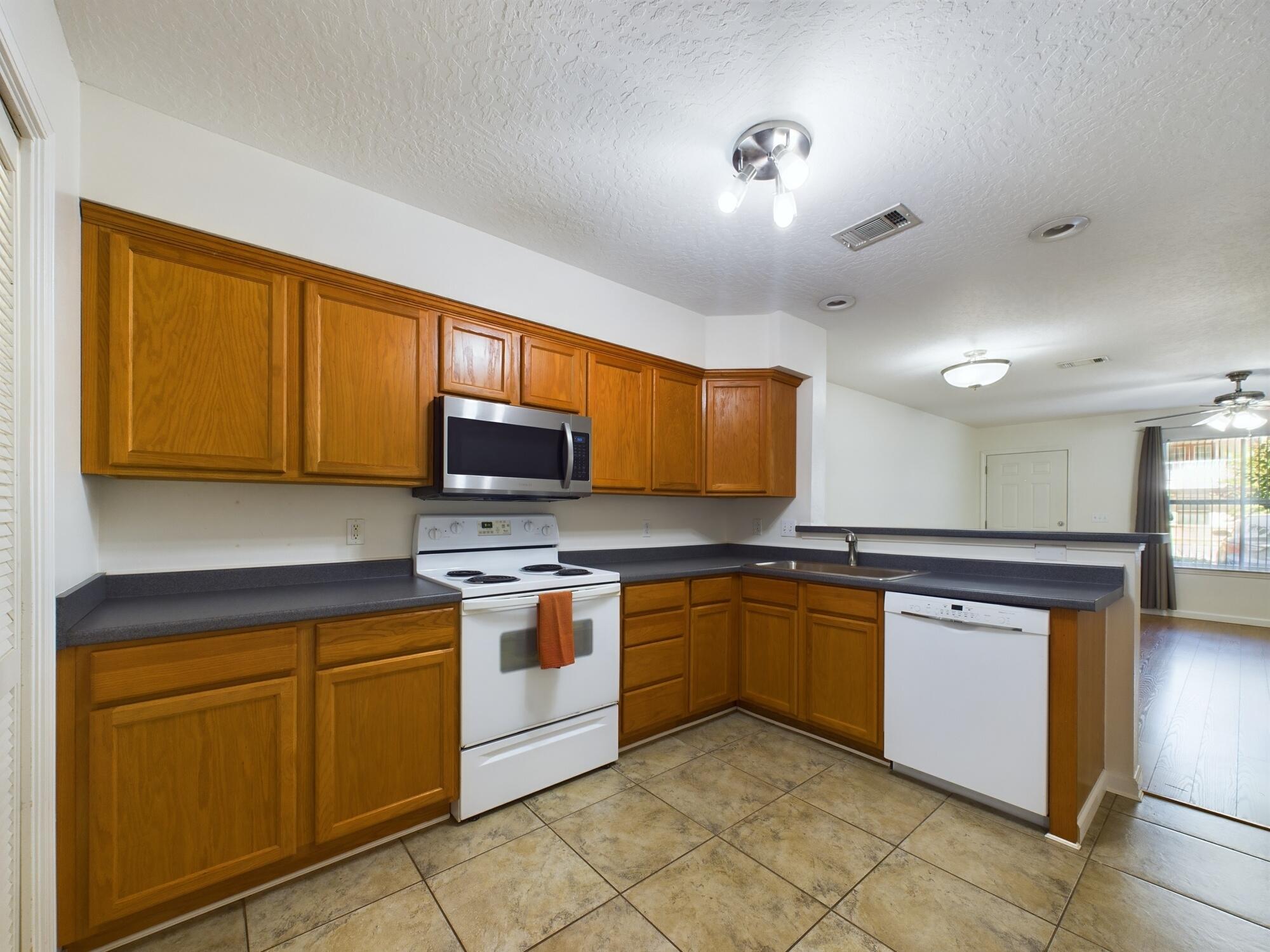 SHAY LIN TOWNHOMES - Residential