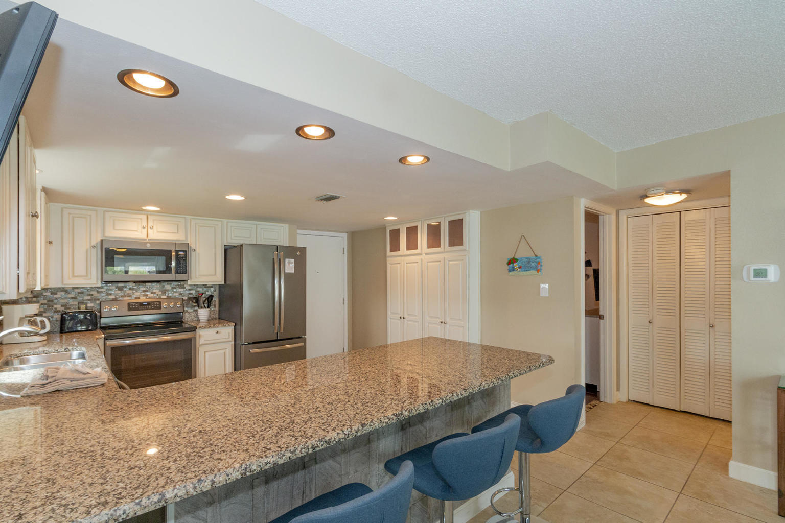 EL MATADOR CONDO - Residential