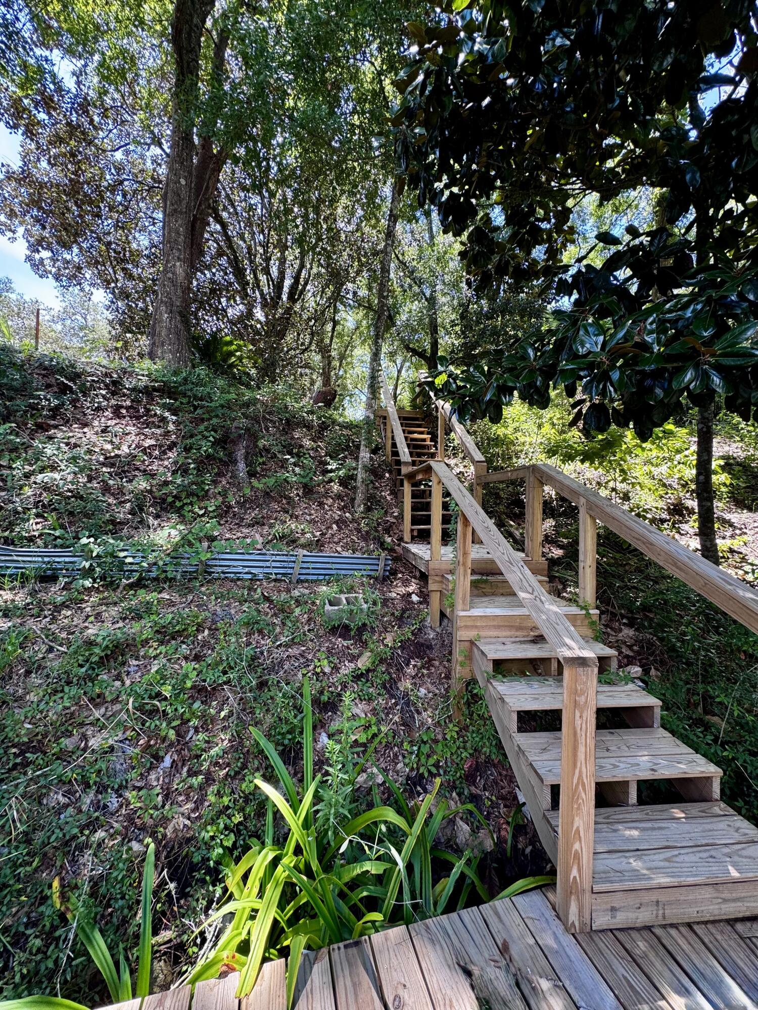 DAUGHETTES AMENDED - Land