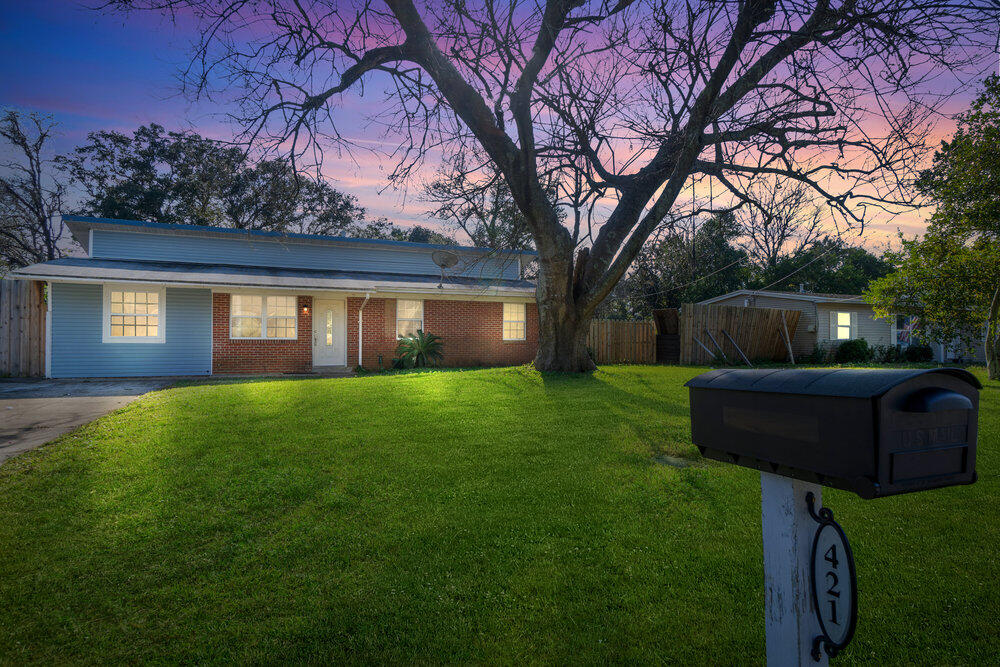 Check out this beautiful home right in the heart of Fort Walton Beach, on a quiet, dead-end street. This home features an open concept common area with a large bonus room/den with pantry space. The large master suite has an attached bathroom and lots of closet space. The updated kitchen provides peace of mind with stone countertops and upgraded appliances like the newer LG refrigerator. Just 10 minutes to Eglin, 15 minutes to Hurlburt field, and 12 minutes to the beach!