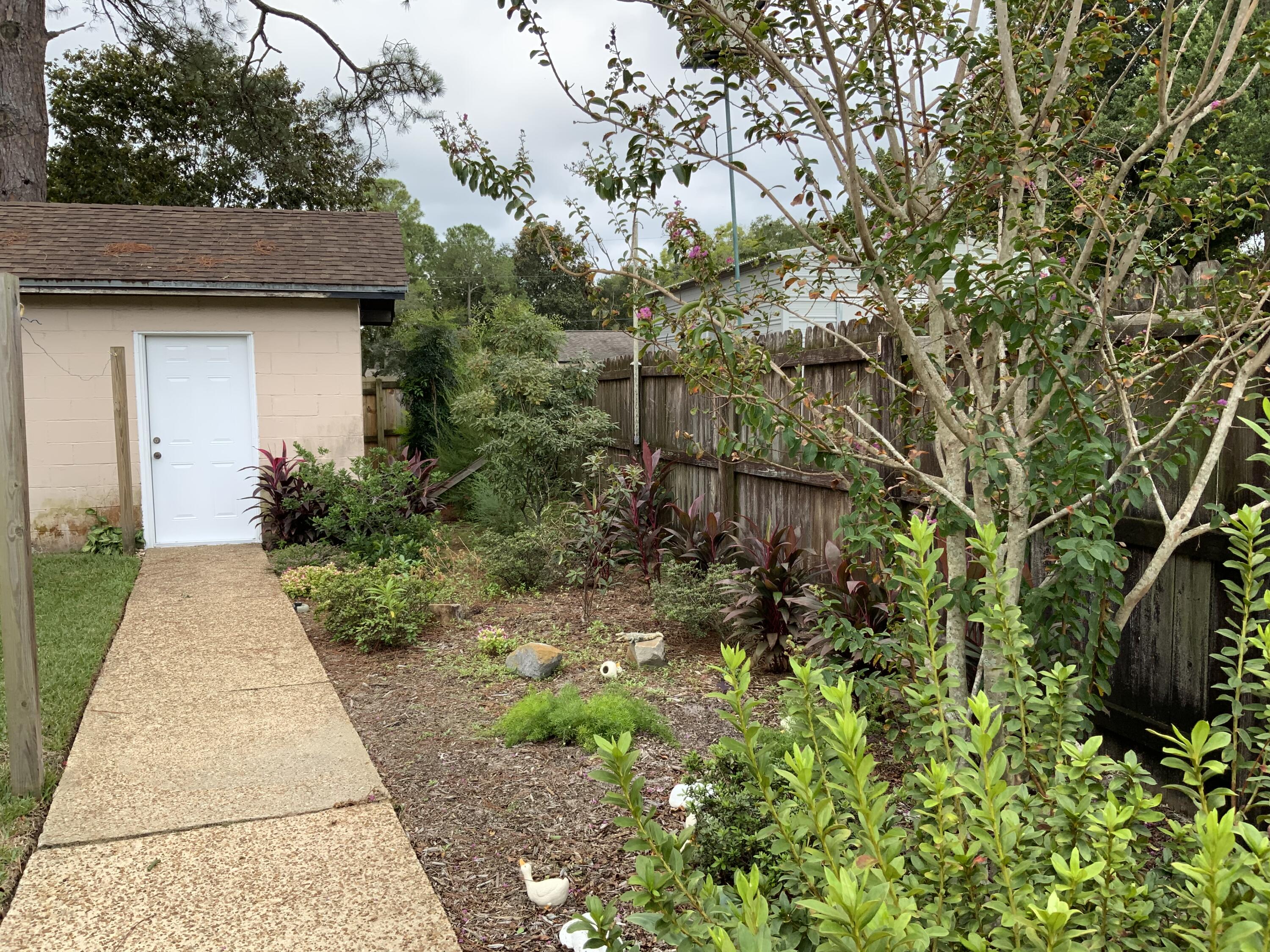 OAKLAND HEIGHTS LOT 23 BLK 7 - Residential