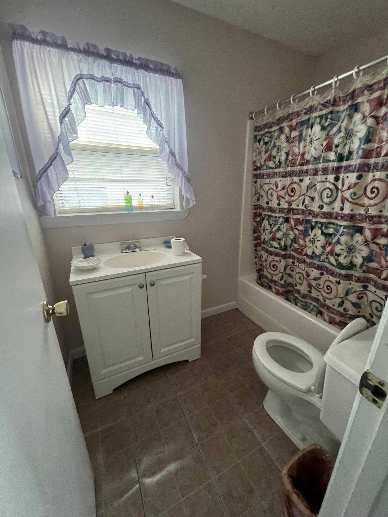 OAKLAND HEIGHTS LOT 23 BLK 7 - Residential