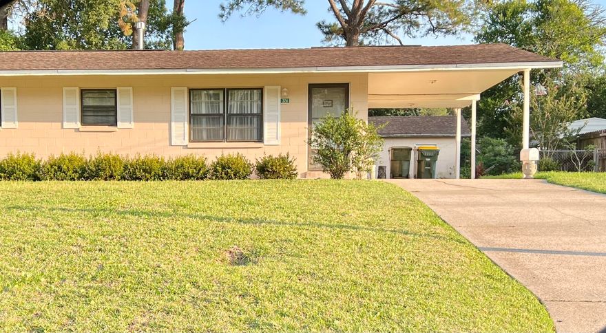 This home is centrally located in Fort Walton Beach.  There are 4 bedrooms, 2 full baths and 1647 sq feet.  Plenty of space with 2 living areas. The laundry room is just off the kitchen and includes the washer and dryer which are working but will convey in as-is condition. French doors off the dining area lead to the Florida room which also has a separate entrance from outside.  A large workshop with electric is big enough for hobbies as well as providing additional storage.