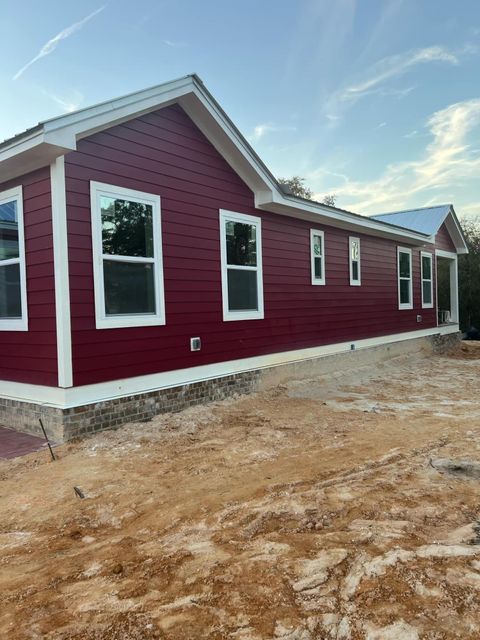 A home in DeFuniak Springs