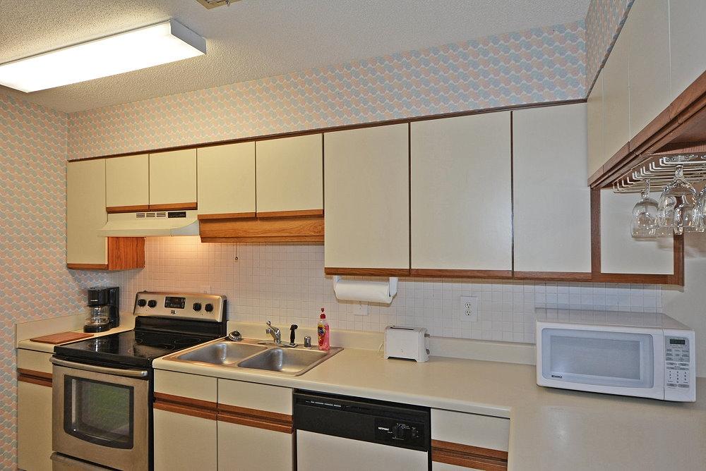 POOLSIDE VILLAS CONDO - Residential