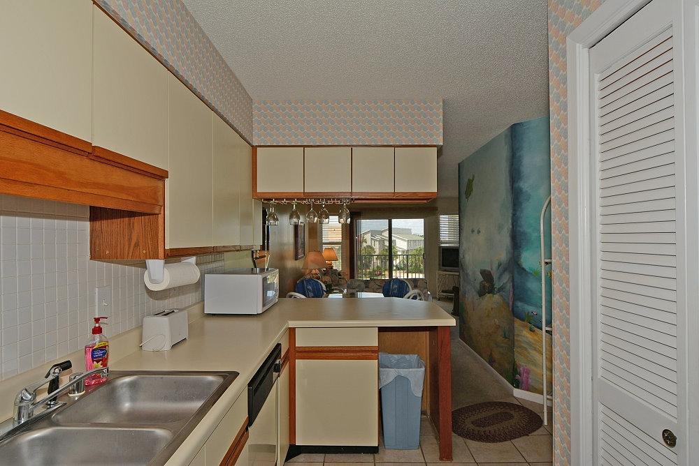 POOLSIDE VILLAS CONDO - Residential