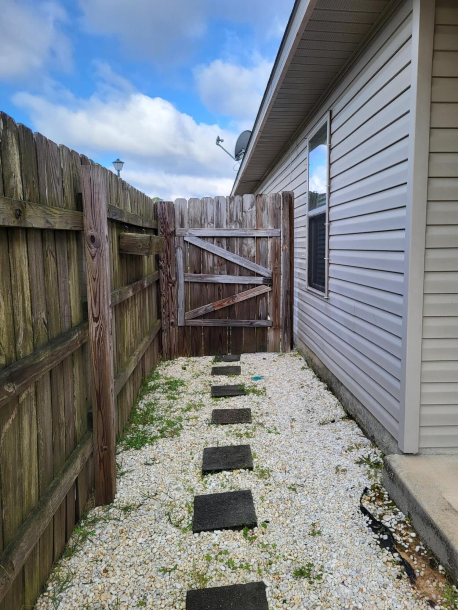 Duncan Ridge First Addition - Residential Lease