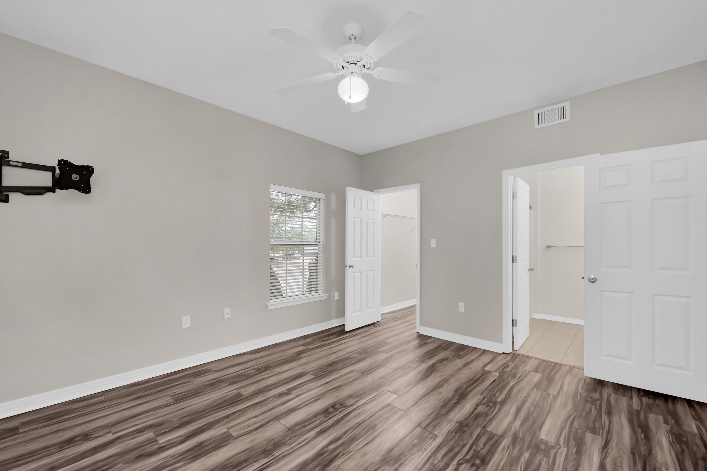 THE OAKS AT NICEVILLE - Residential Lease