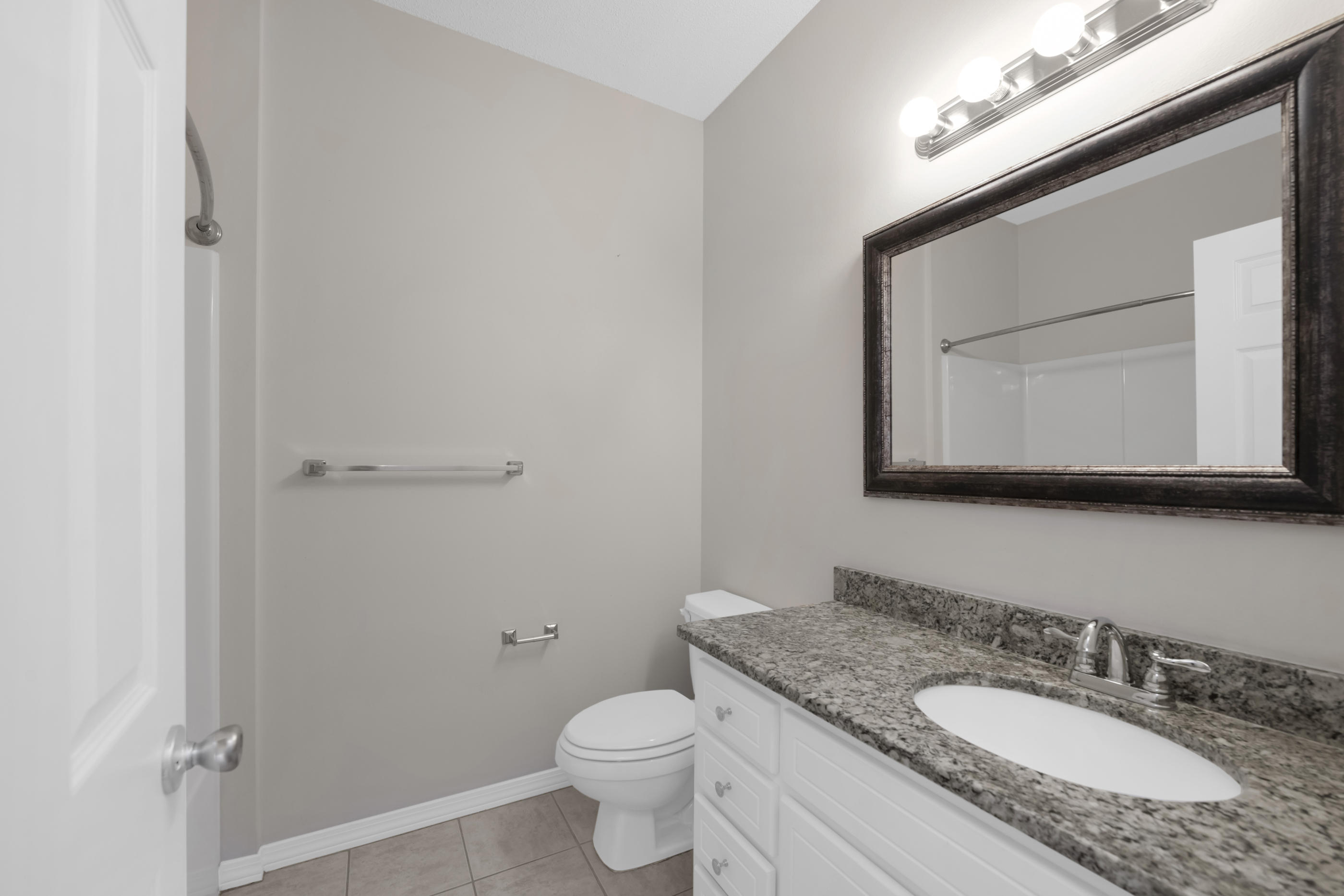 THE OAKS AT NICEVILLE - Residential Lease