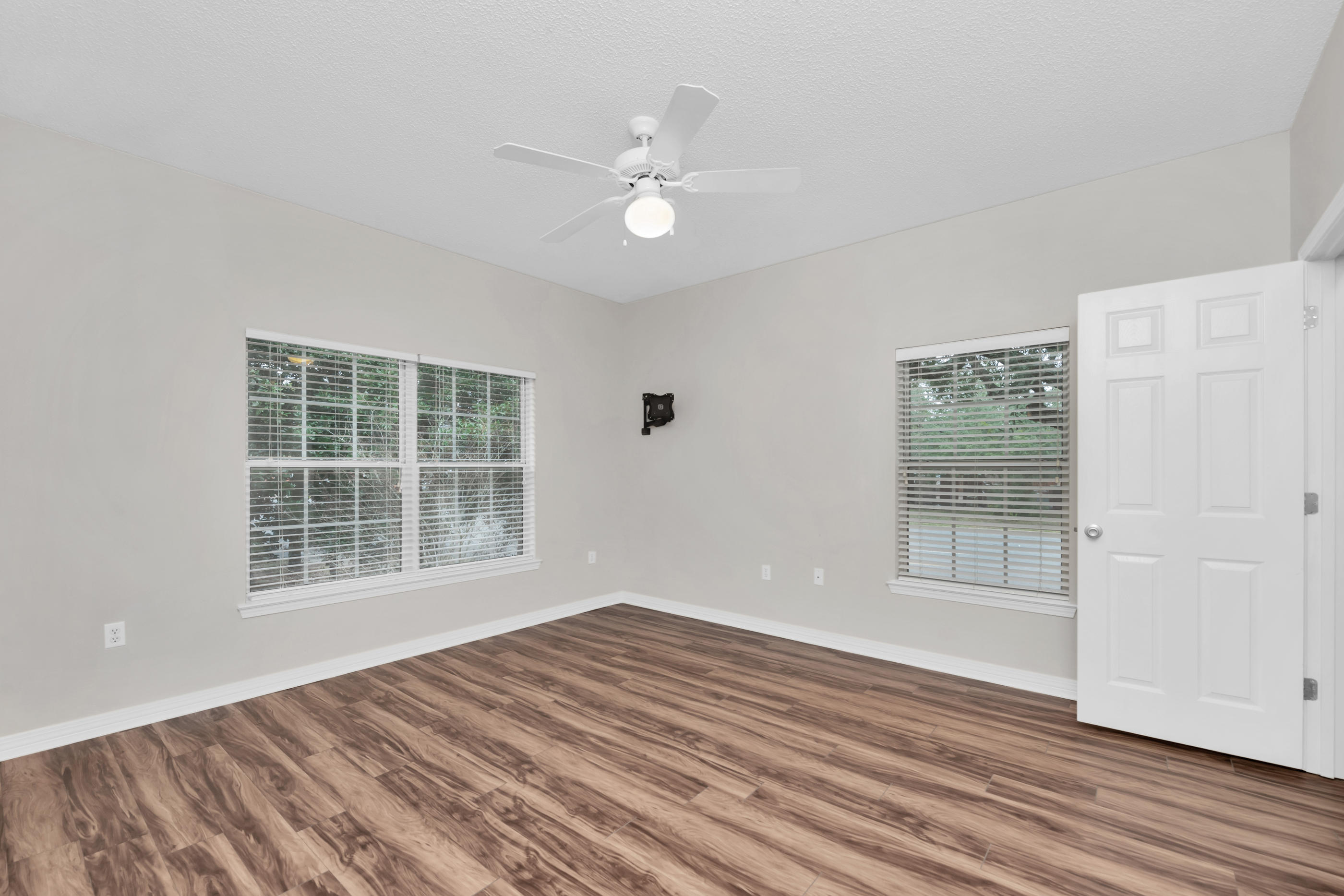 THE OAKS AT NICEVILLE - Residential Lease